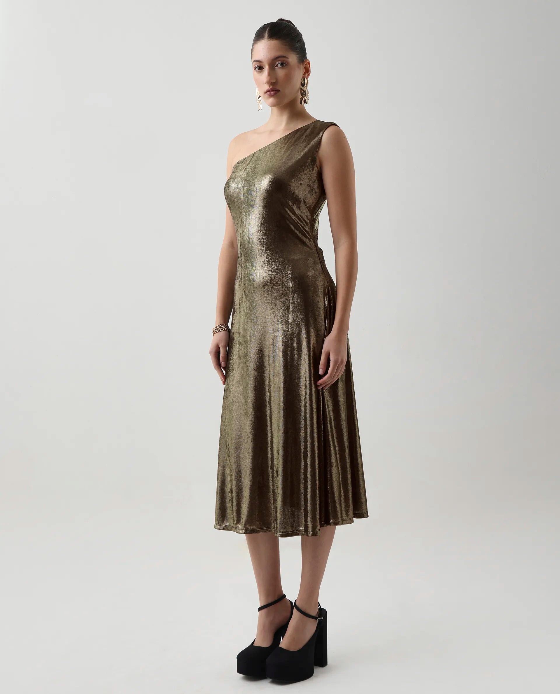 Buy Avip - Gold Metallic One Shoulder Midi Dress| Rareism Buy Avip - Gold Metallic One Shoulder Midi Dress| Rareism