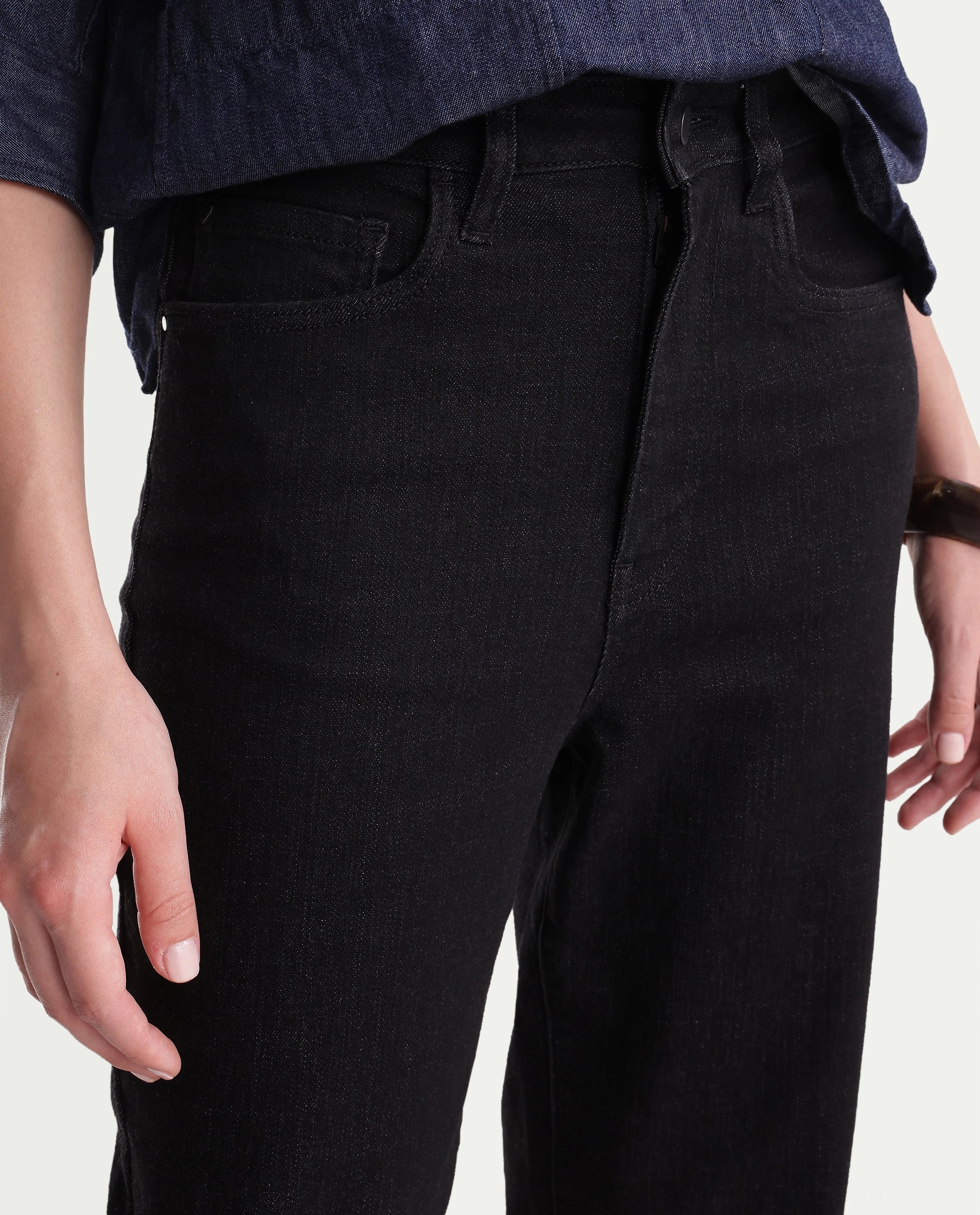 Rareism Women's Barol-1 Black Cotton Blend Shank And Zipper Ankle Barrel Plain Jeans