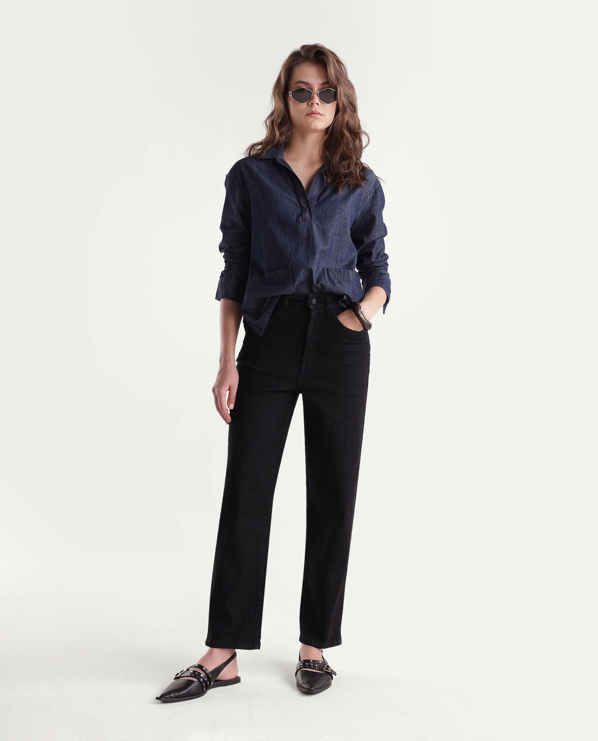 Rareism Women's Barol-1 Black Cotton Blend Shank And Zipper Ankle Barrel Plain Jeans