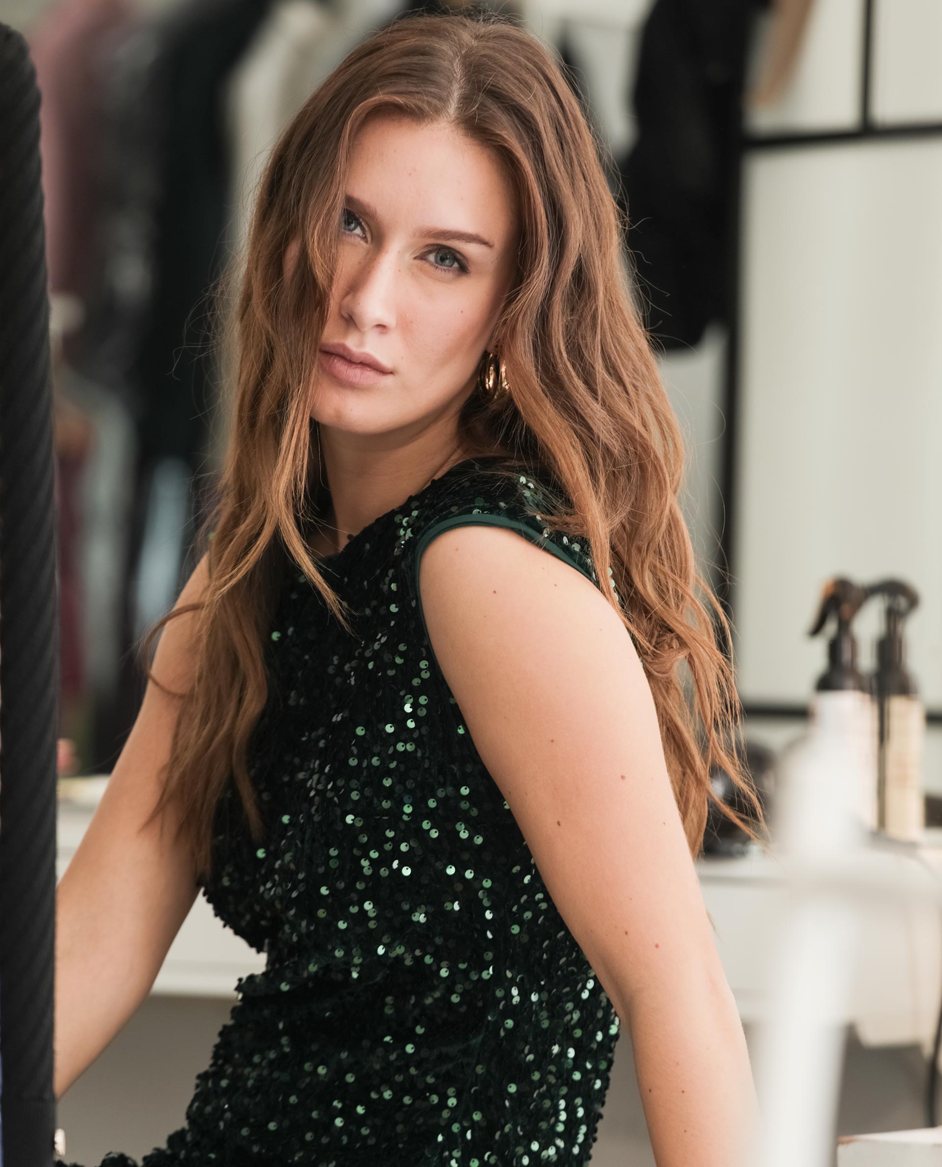 Rareism Women Briar Sheen Green Round Neck Sleeveless Sequin Bodycon Mini Dress