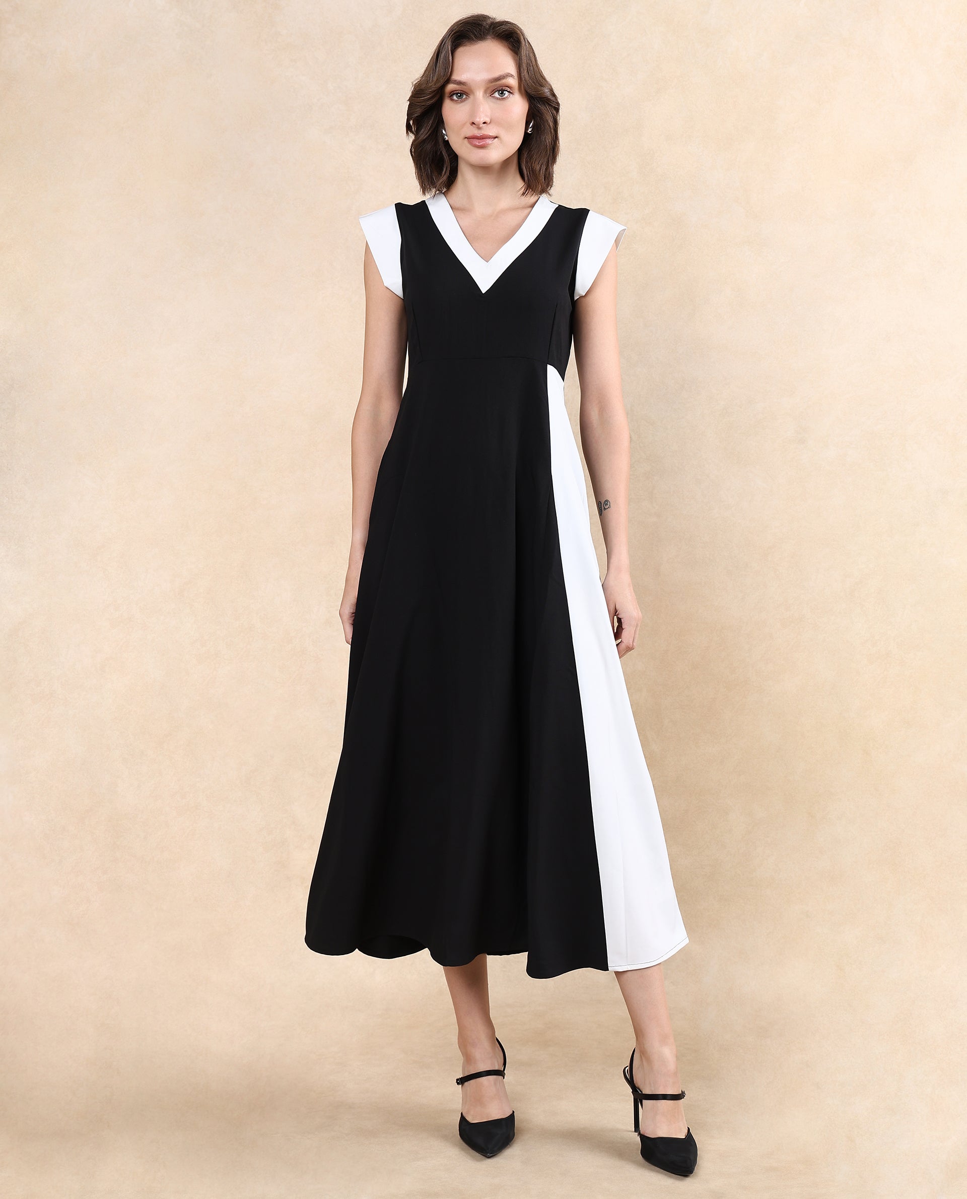 Rareism Women Bhinua Black Ruffled Sleeves V-Neck Zipper Closure Straight Fit Maxi Plain Dress