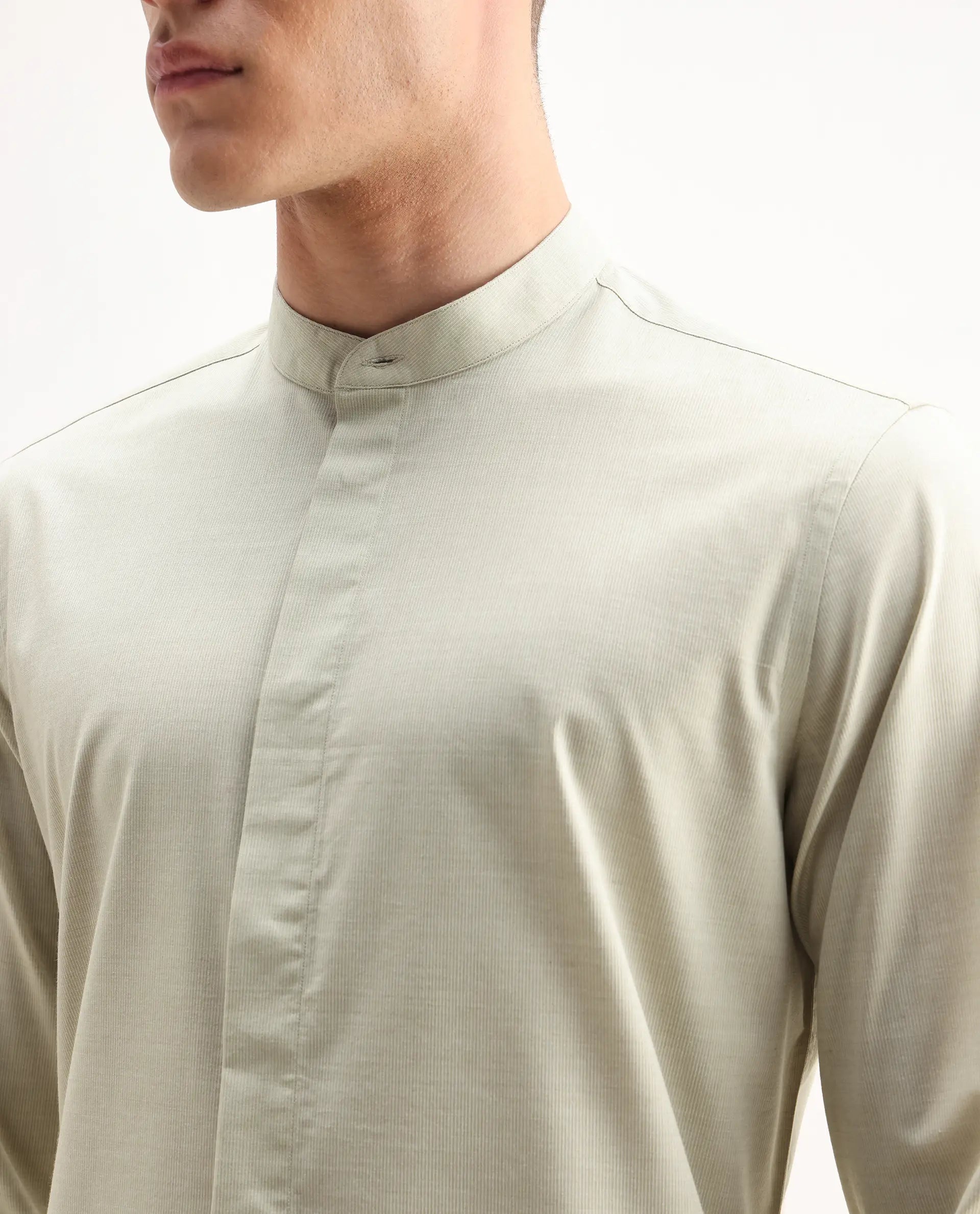 Rare Rabbit Men's Cadmi-25 Green Cotton Plain Regular Fit Full Sleeve Mandarin Collar Shirt
