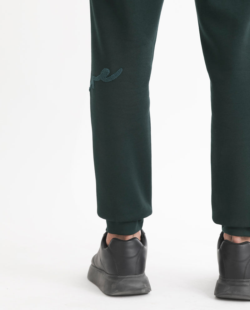 RARE RABBIT MENS CALLAN DARK GREEN TRACK PANT COTTON POLYESTER FABRIC MID RISE KNITTED DRAW STRING CLOSURE REGULAR FIT