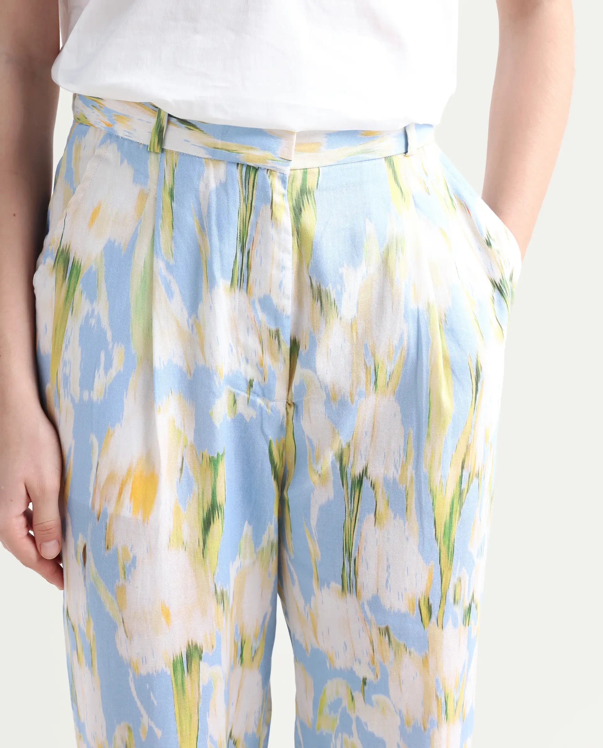 Rareism Women's Cult Green Cotton Abstract Print Ankle Length Slim Fit Trouser