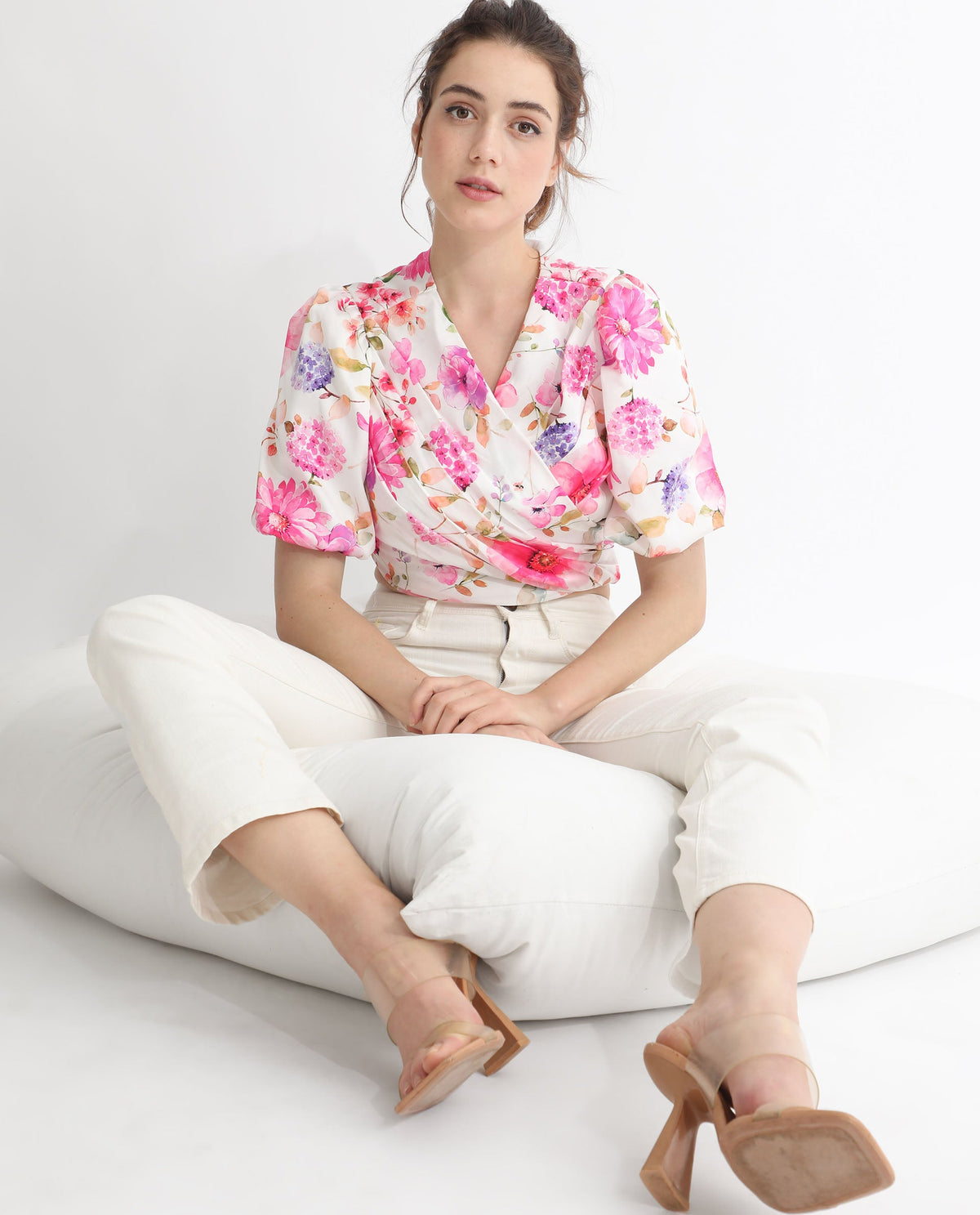 Rareism Women Dackio White Polyester Fabric Short Sleeves Tie-Up Closure V-Neck Balloon Sleeve Relaxed Fit Floral Print Cropped Top