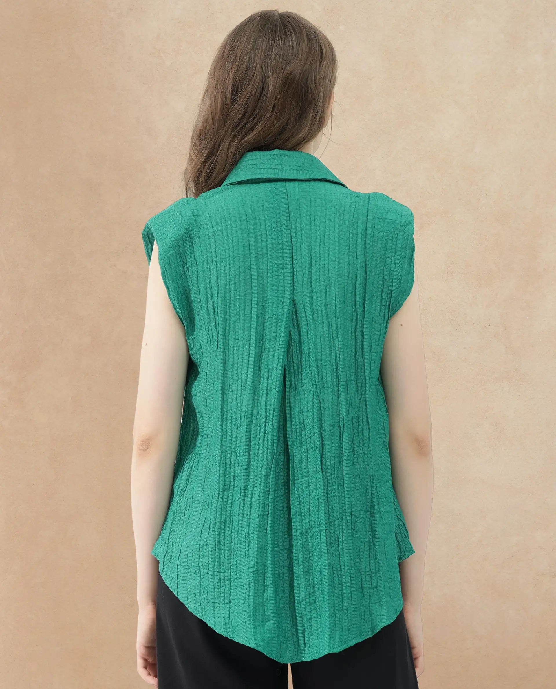 Rareism Women's Drummy Green Rayon Drop Collar Plain Sleeveless Regular Fit Top