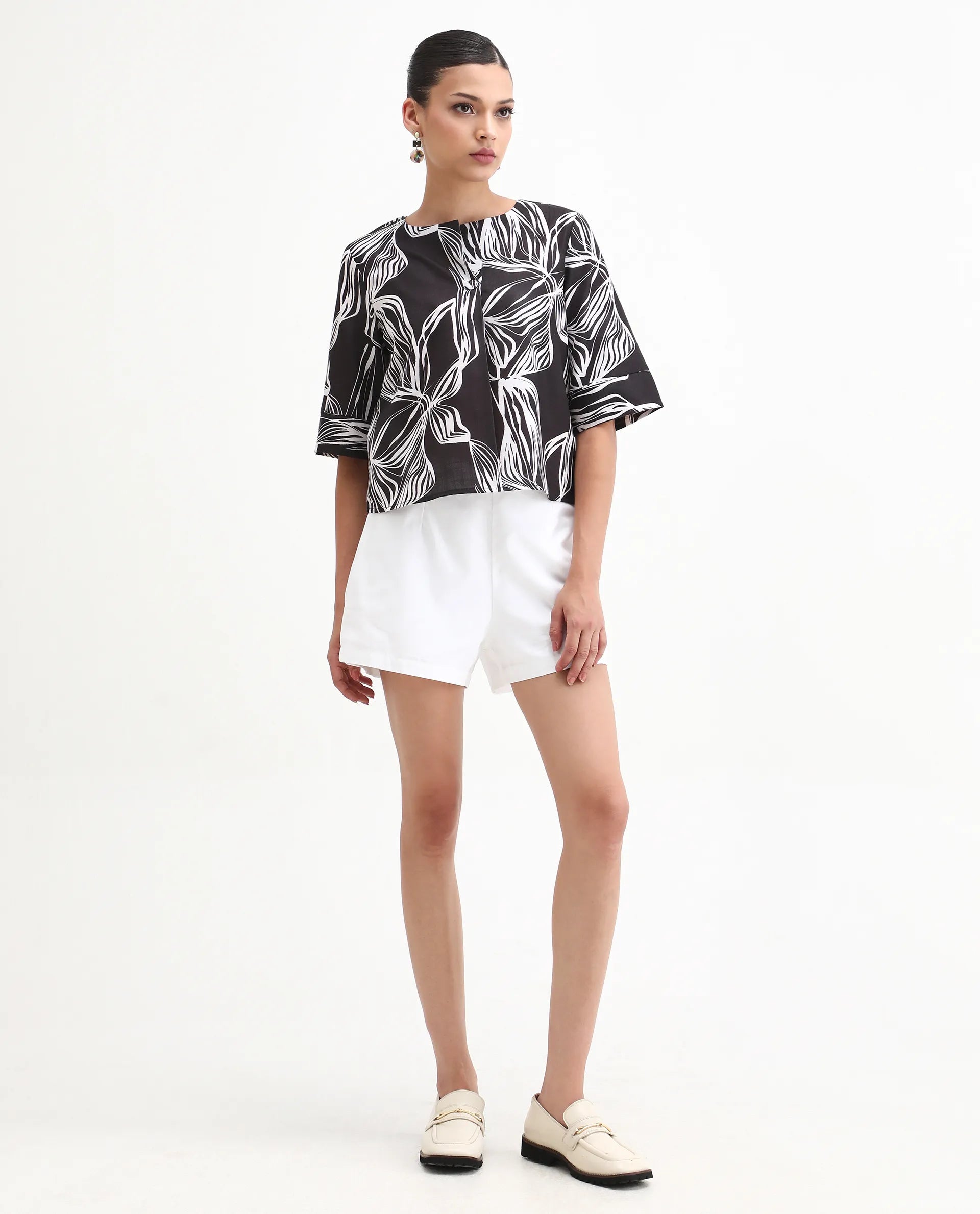 Rareism Women's Elli White Cotton Plain Mini Regular Fit Shorts