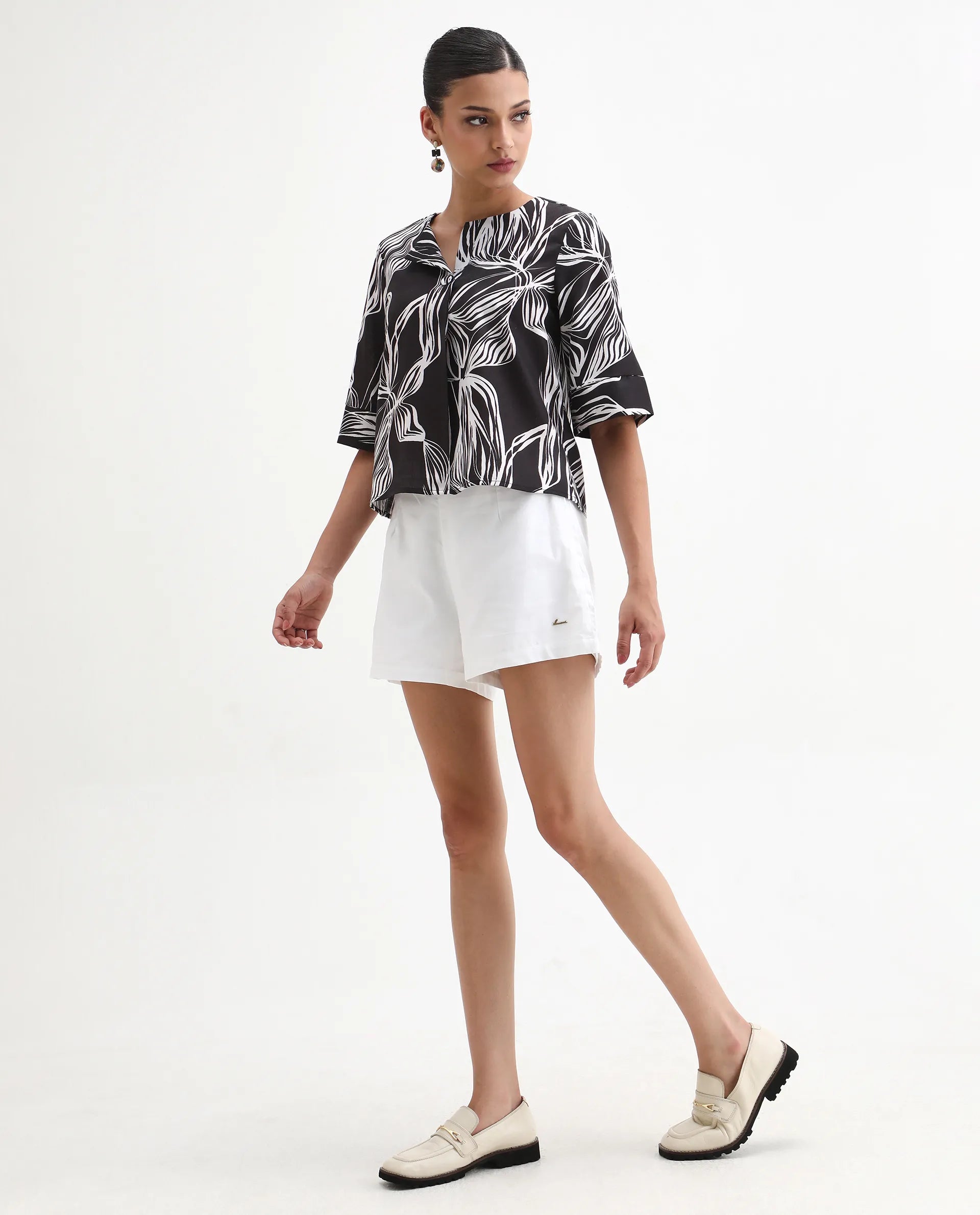 Rareism Women's Elli White Cotton Plain Mini Regular Fit Shorts