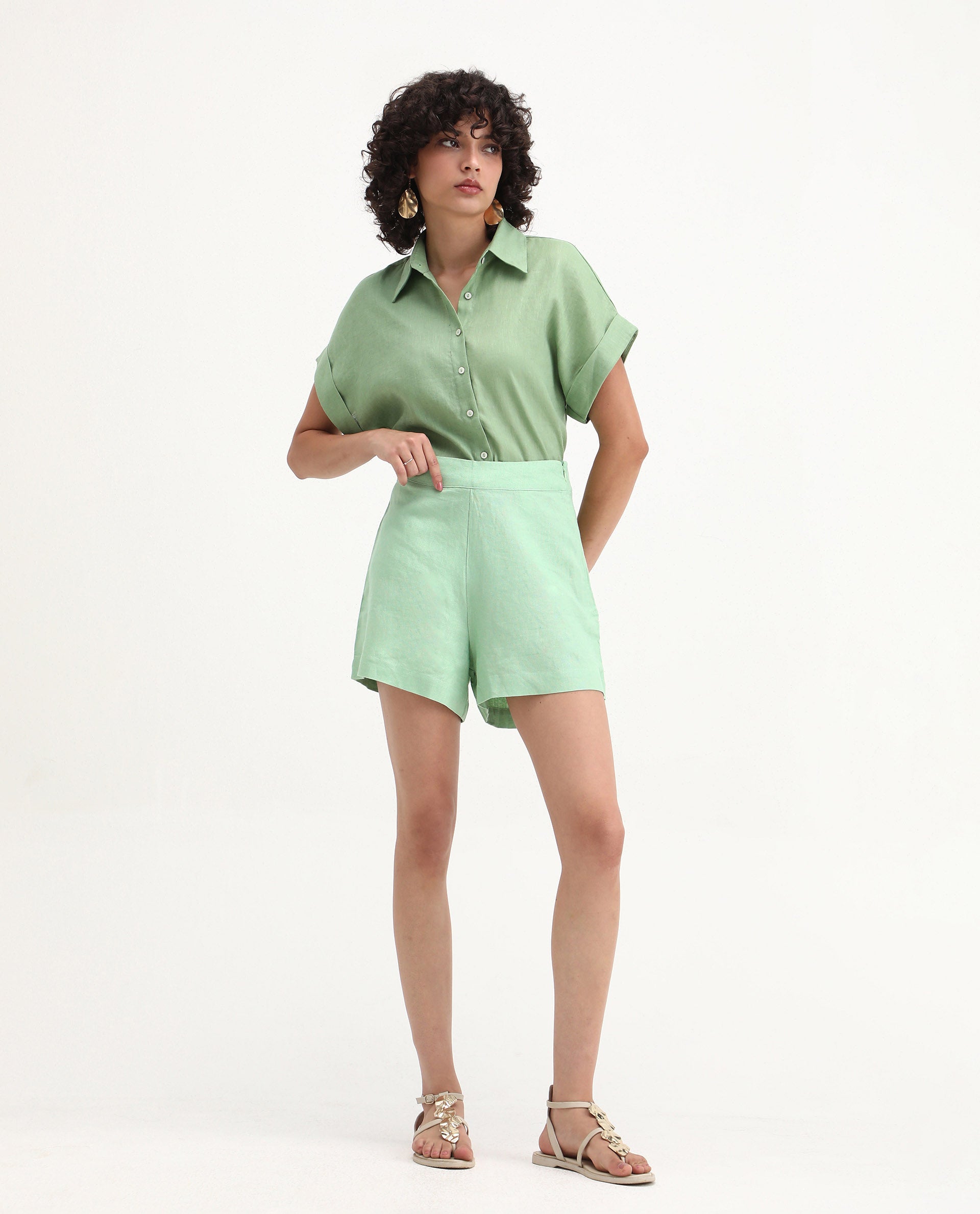 Rareism Women's Eveny Pastel Green Viscose Blend Plain Mini Regular Fit Shorts