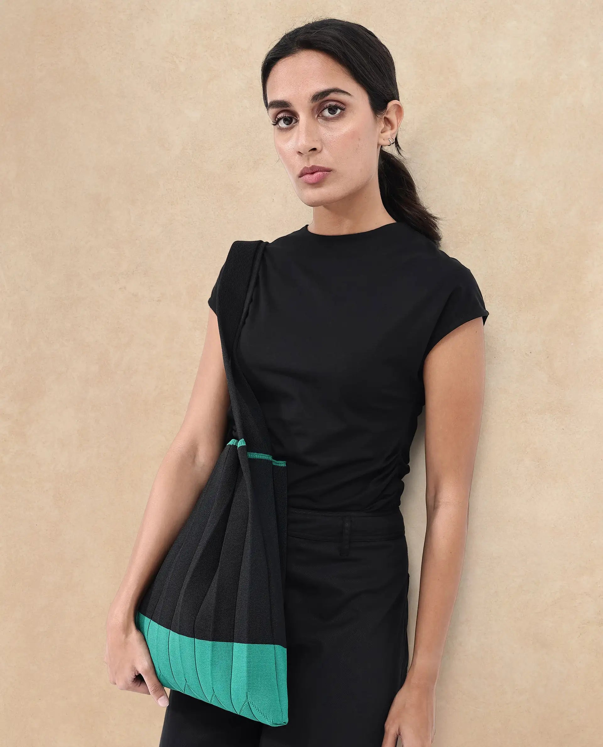 Rareism Articale Women Flounce Black Fabric Polyester Fabric Colorblock Knitted Tote Bag