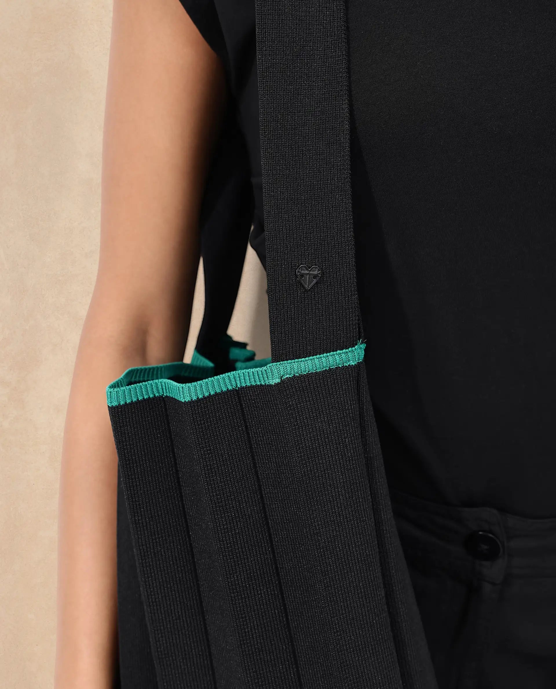 Rareism Articale Women Flounce Black Fabric Polyester Fabric Colorblock Knitted Tote Bag