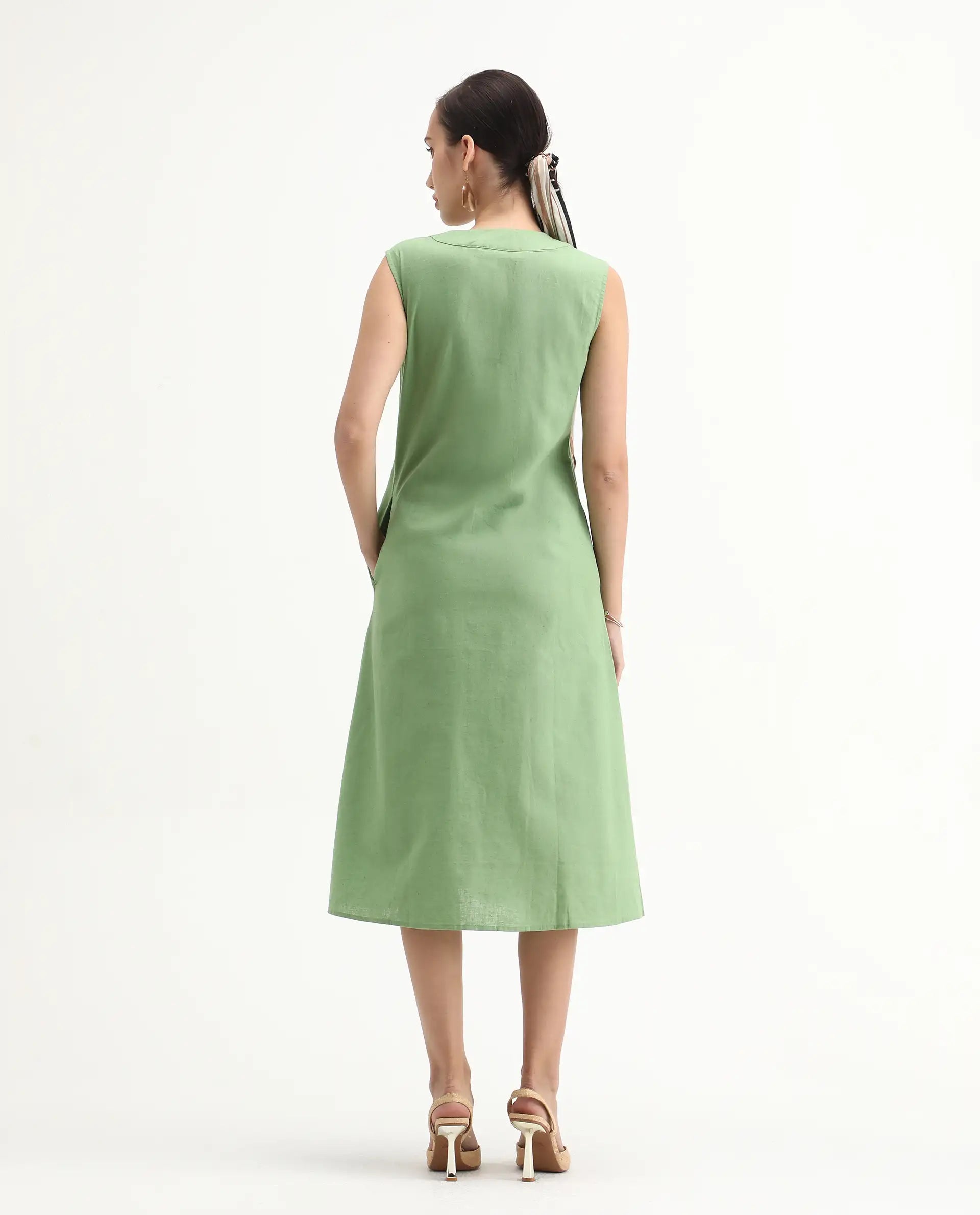 Buy Foream - Pastel Green Plain Midi Dress| Rareism Buy Foream - Pastel Green Plain Midi Dress| Rareism