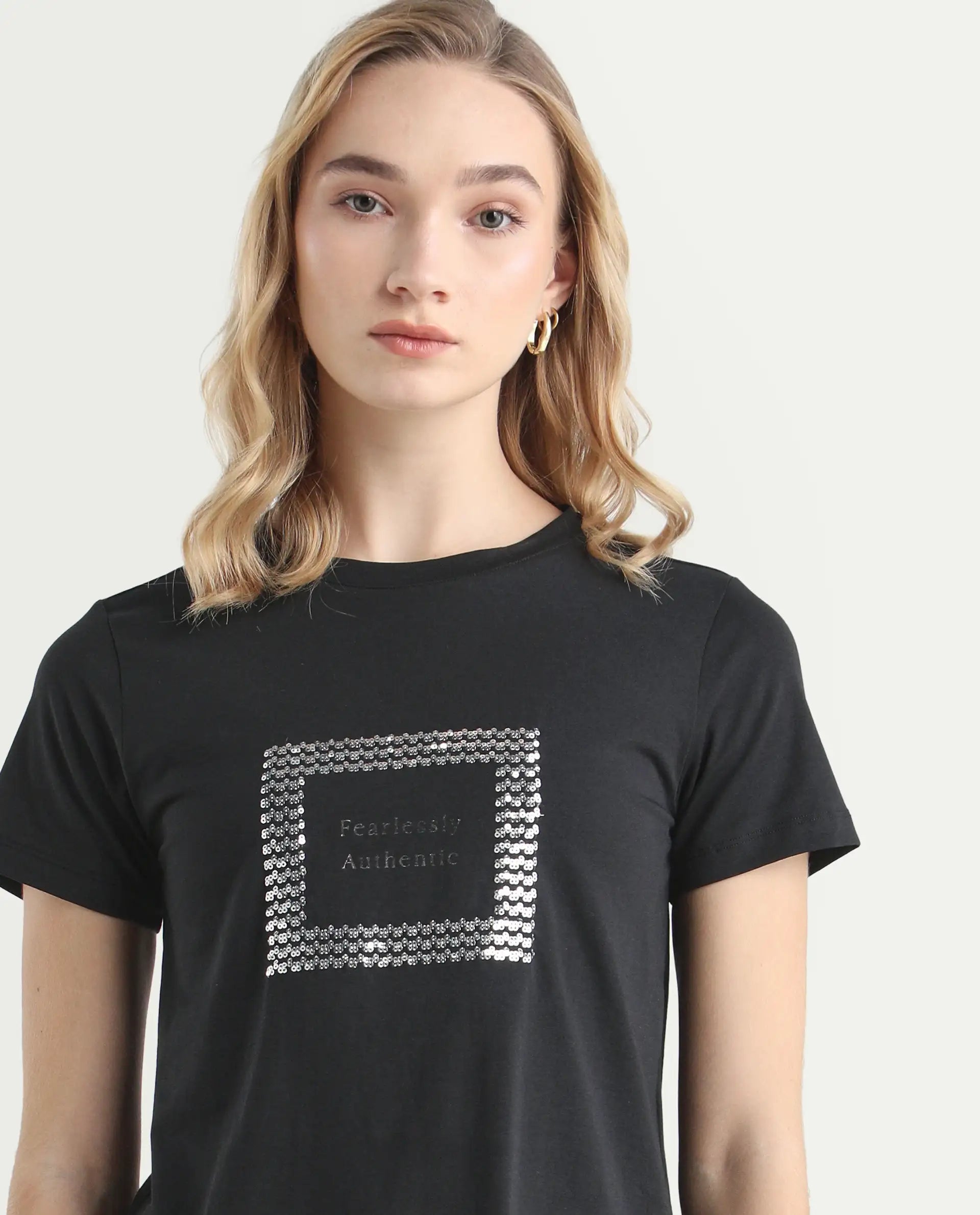 Rareism Women's Frunta Black Cotton Blend Crew Neck Graphic Print Regular Fit T-Shirt