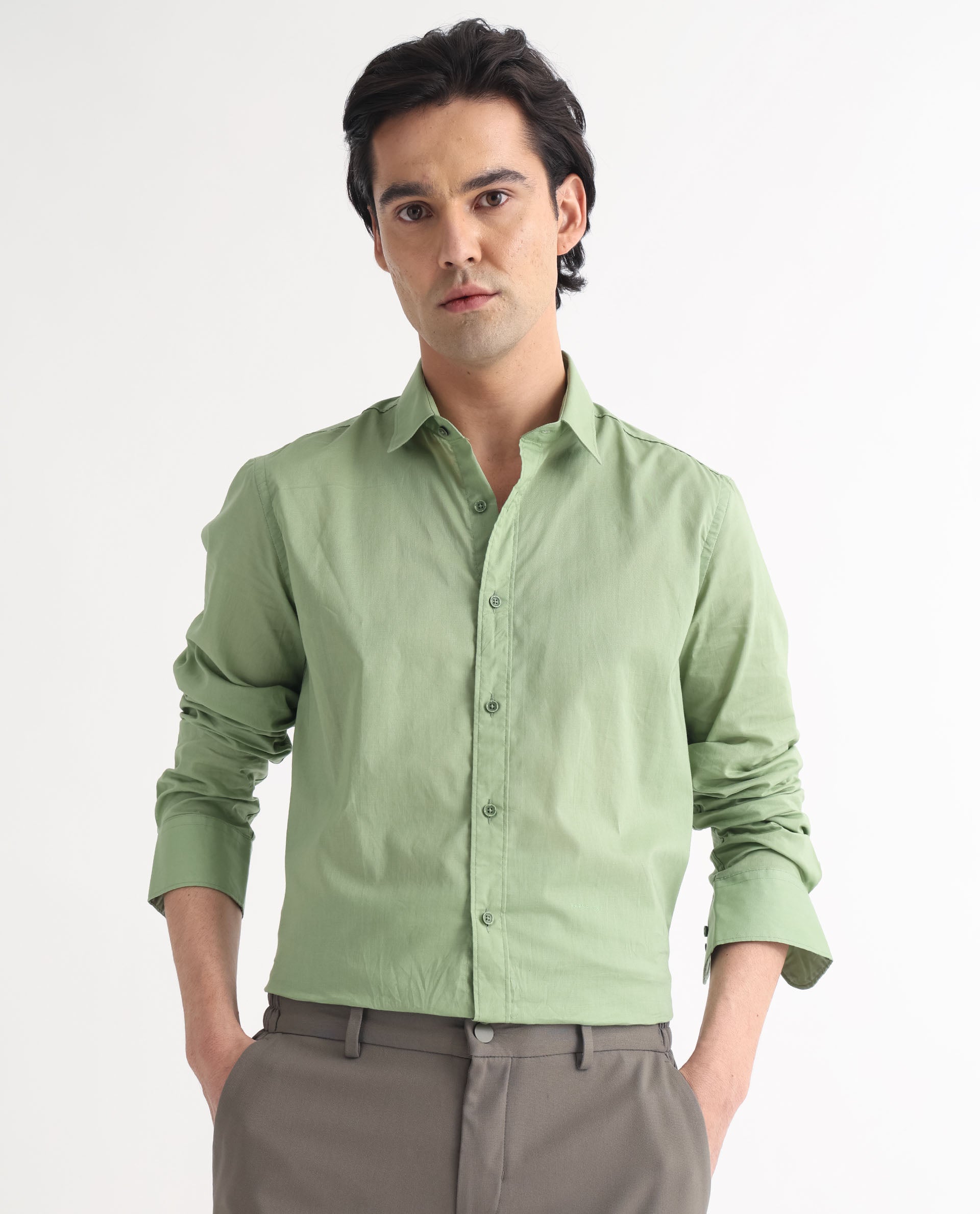 Rare Rabbit Men's Fullslee Green Cotton Plain Tailored Fit Full Sleeve Collared Shirt