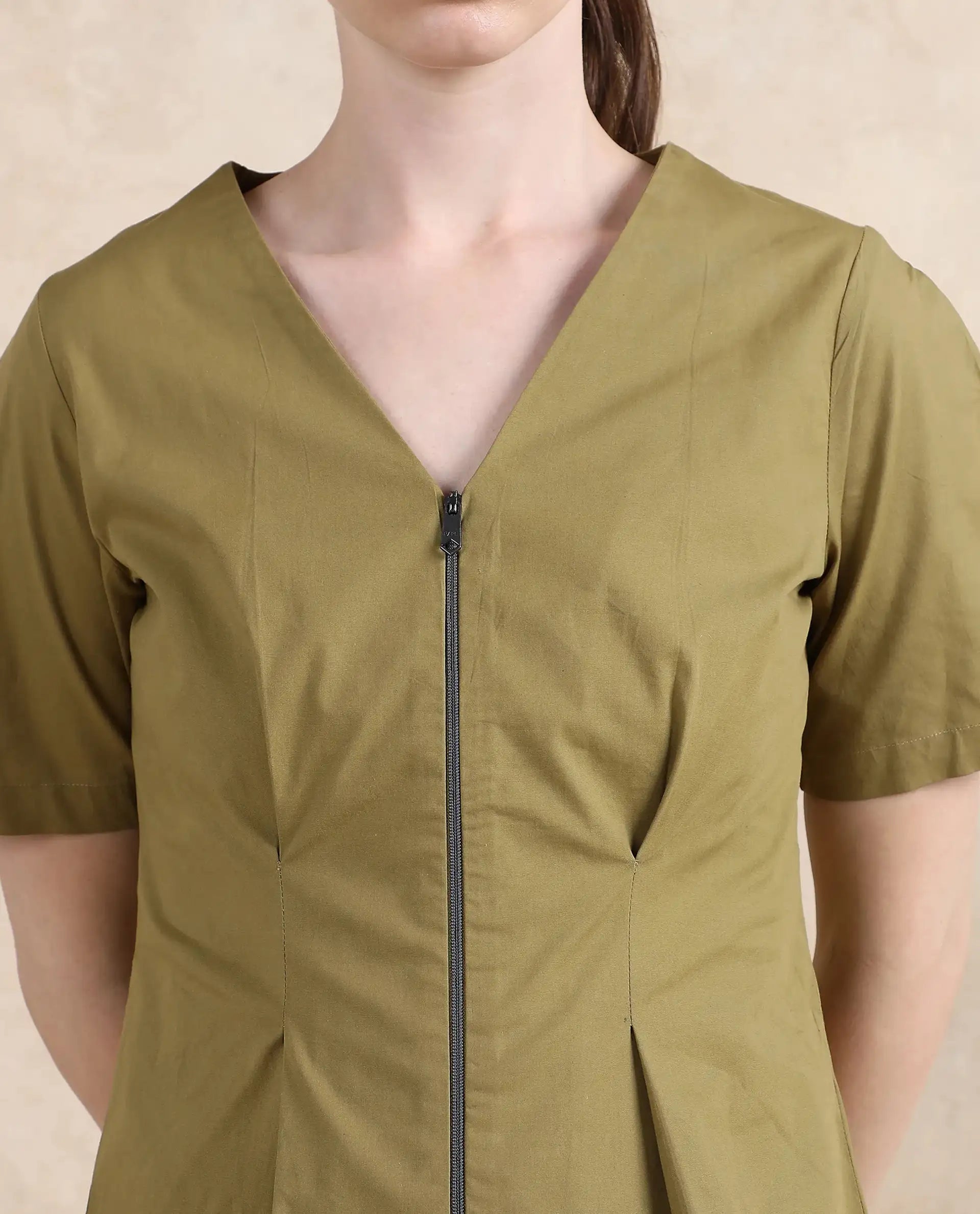Rareism Women Funit Dusky Olive Cotton Fabric Fashion Sleeve V-Neck Zipper Closure Cropped Plain Top