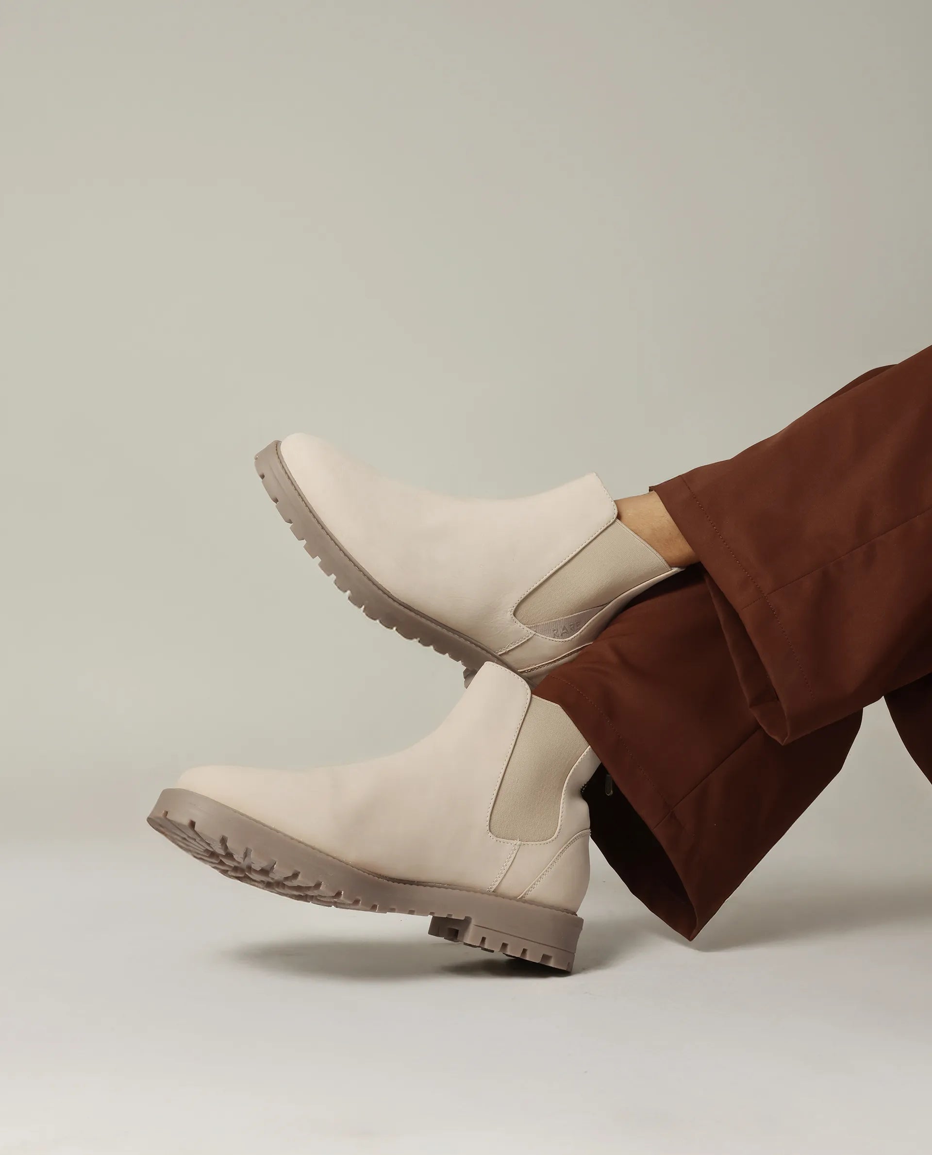 Rare Rabbit Men's Gum Pro Ivory Classic Chelsea Boot