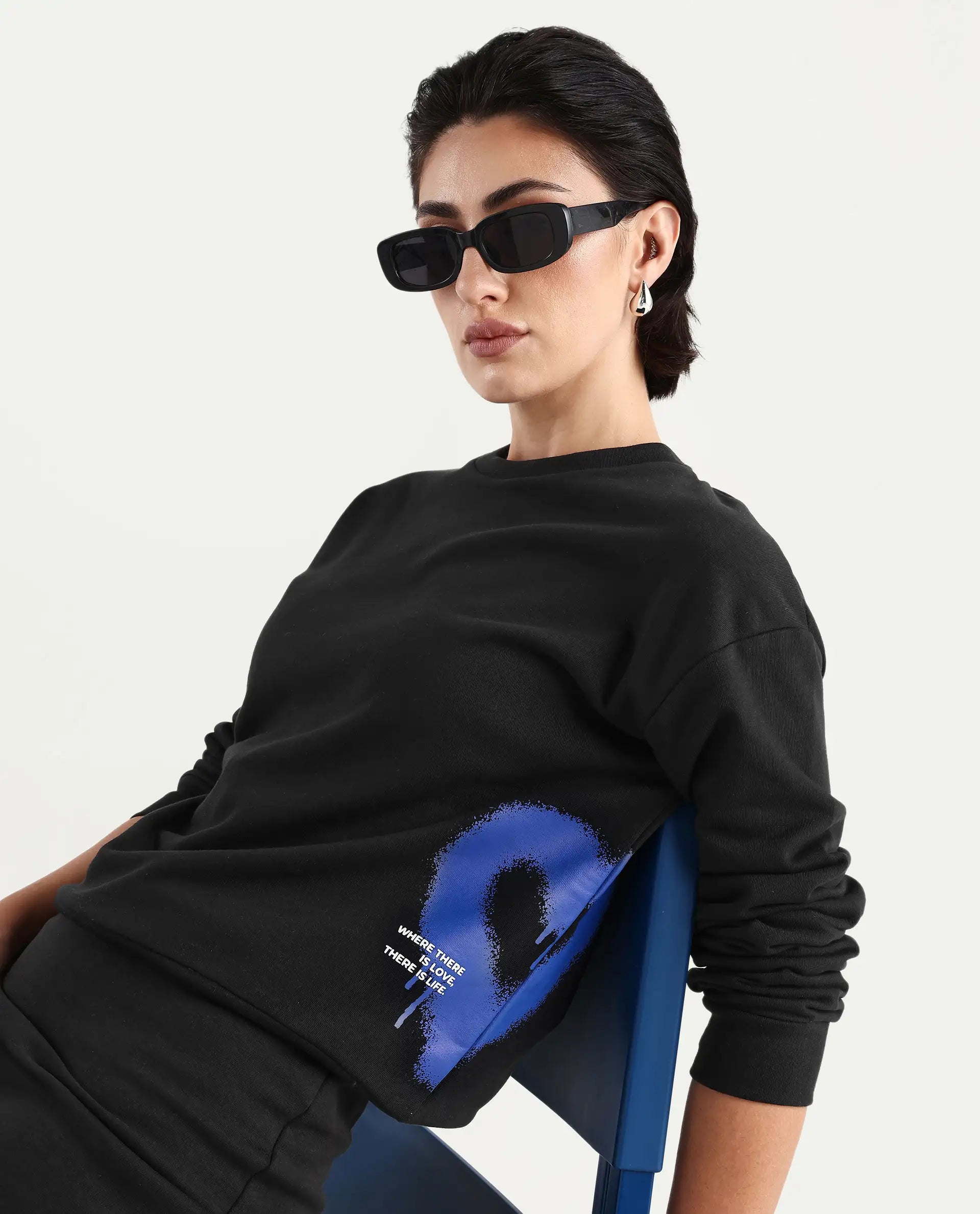 Rareism Women's Herf Black Cotton Crew Neck Graphic Print Regular Fit Sweatshirt