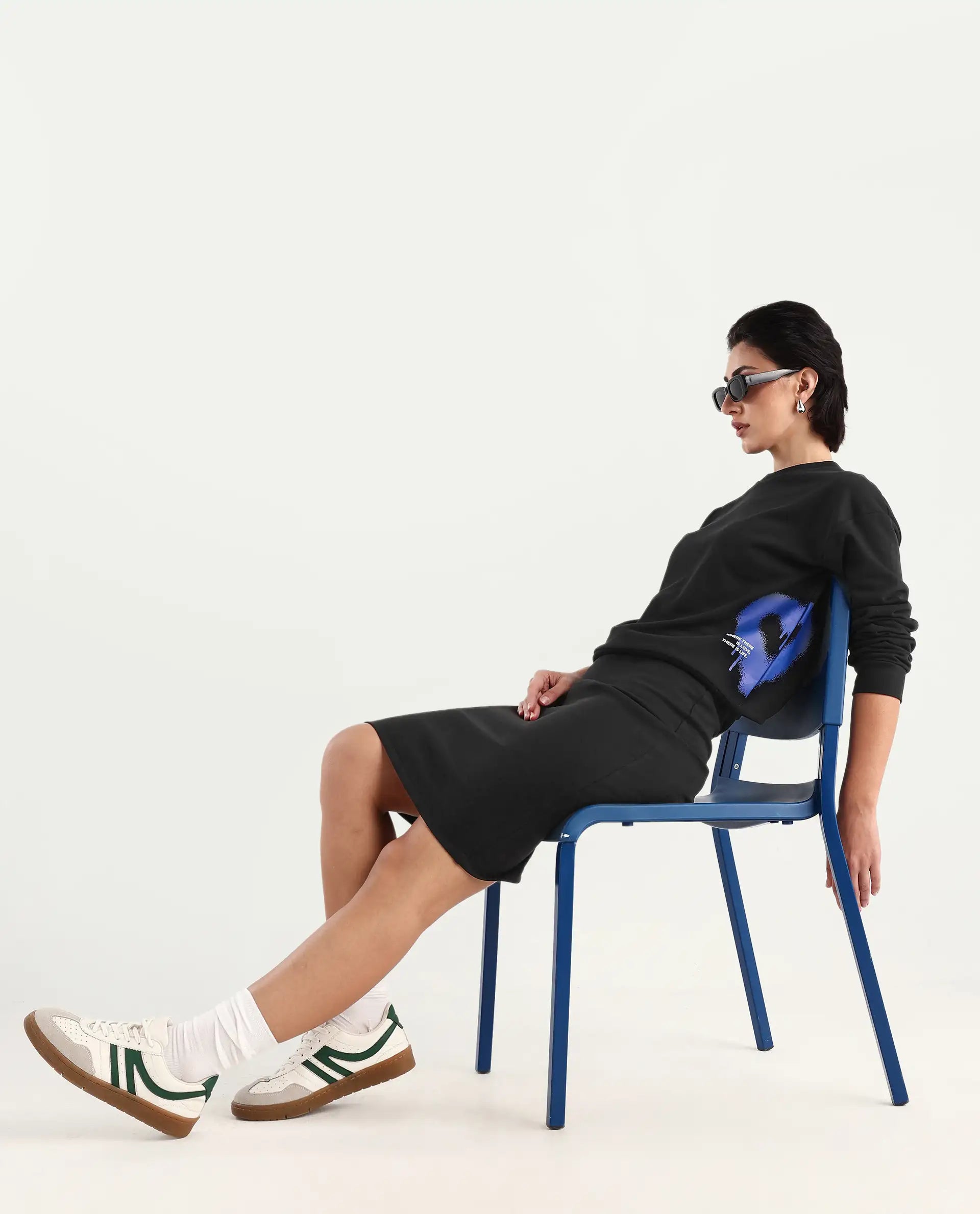 Rareism Women's Herf Black Cotton Crew Neck Graphic Print Regular Fit Sweatshirt