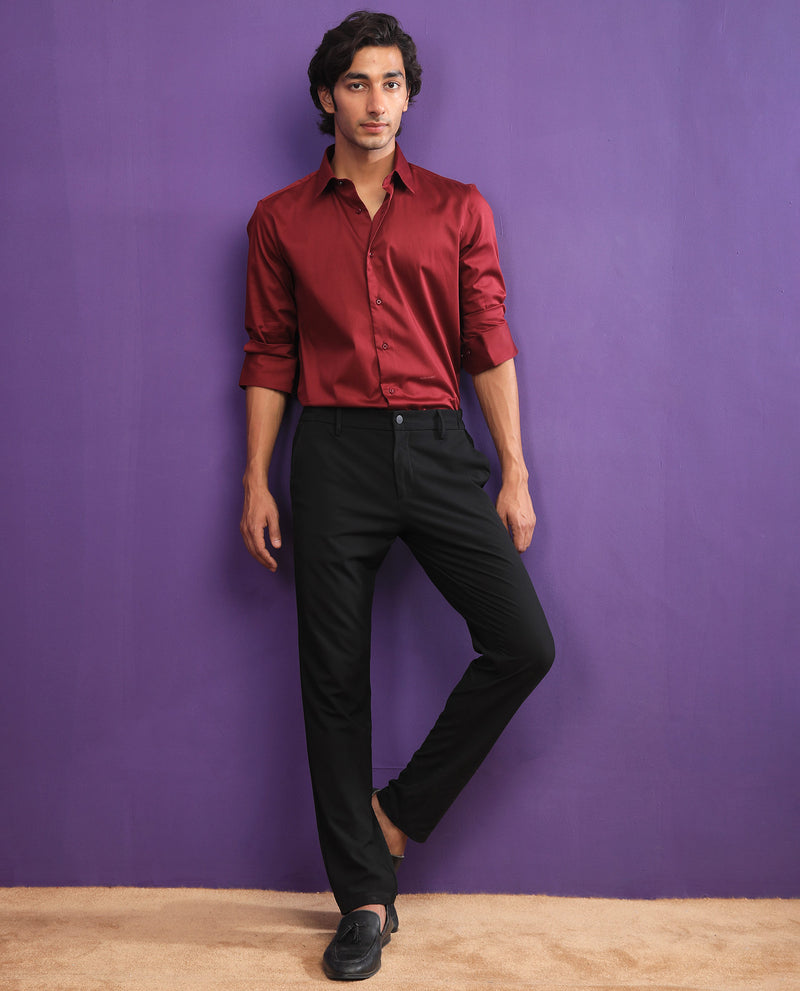 Which colour jeans or trousers go with a maroon shirt? - Quora