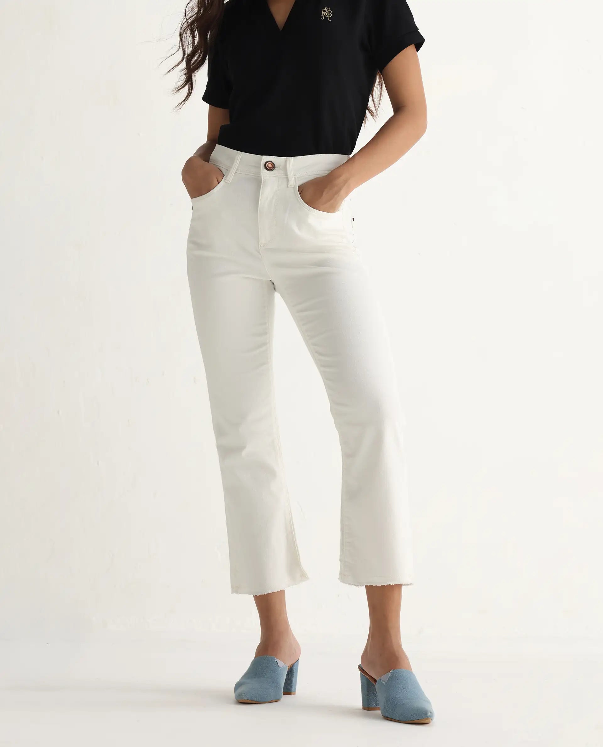 Rareism Women's Hugo White Cotton Plain Ankle Length Relaxed Fit Jeans