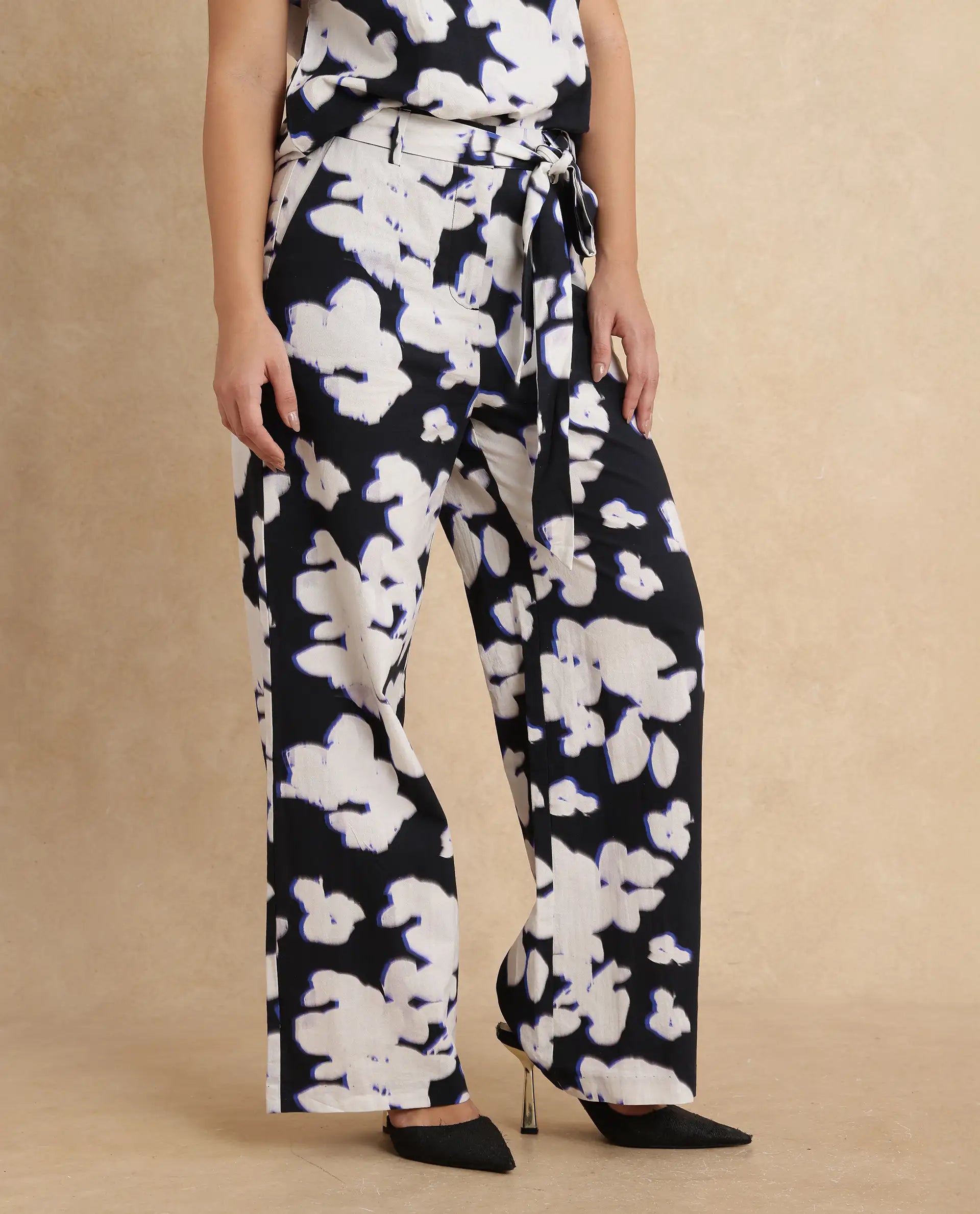 Rareism Women Janfara-B Black Cotton Fabric Wide Fit Ankle Length Abstract Print Trouser