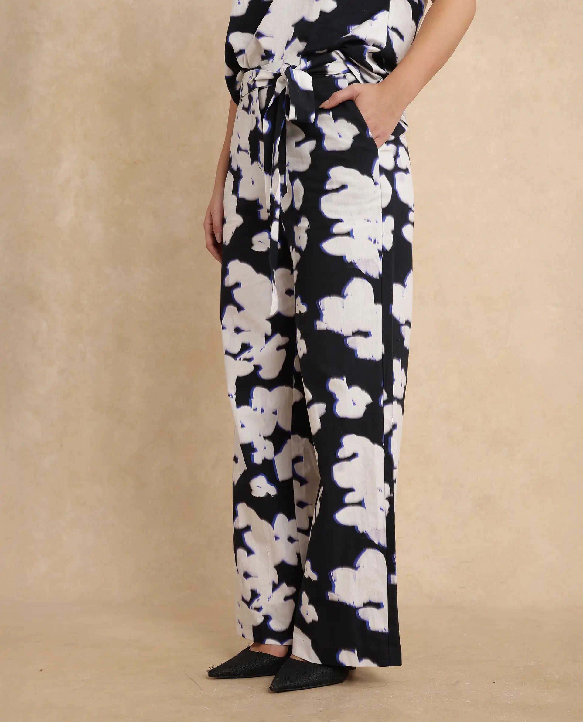 Rareism Women Janfara-B Black Cotton Fabric Wide Fit Ankle Length Abstract Print Trouser