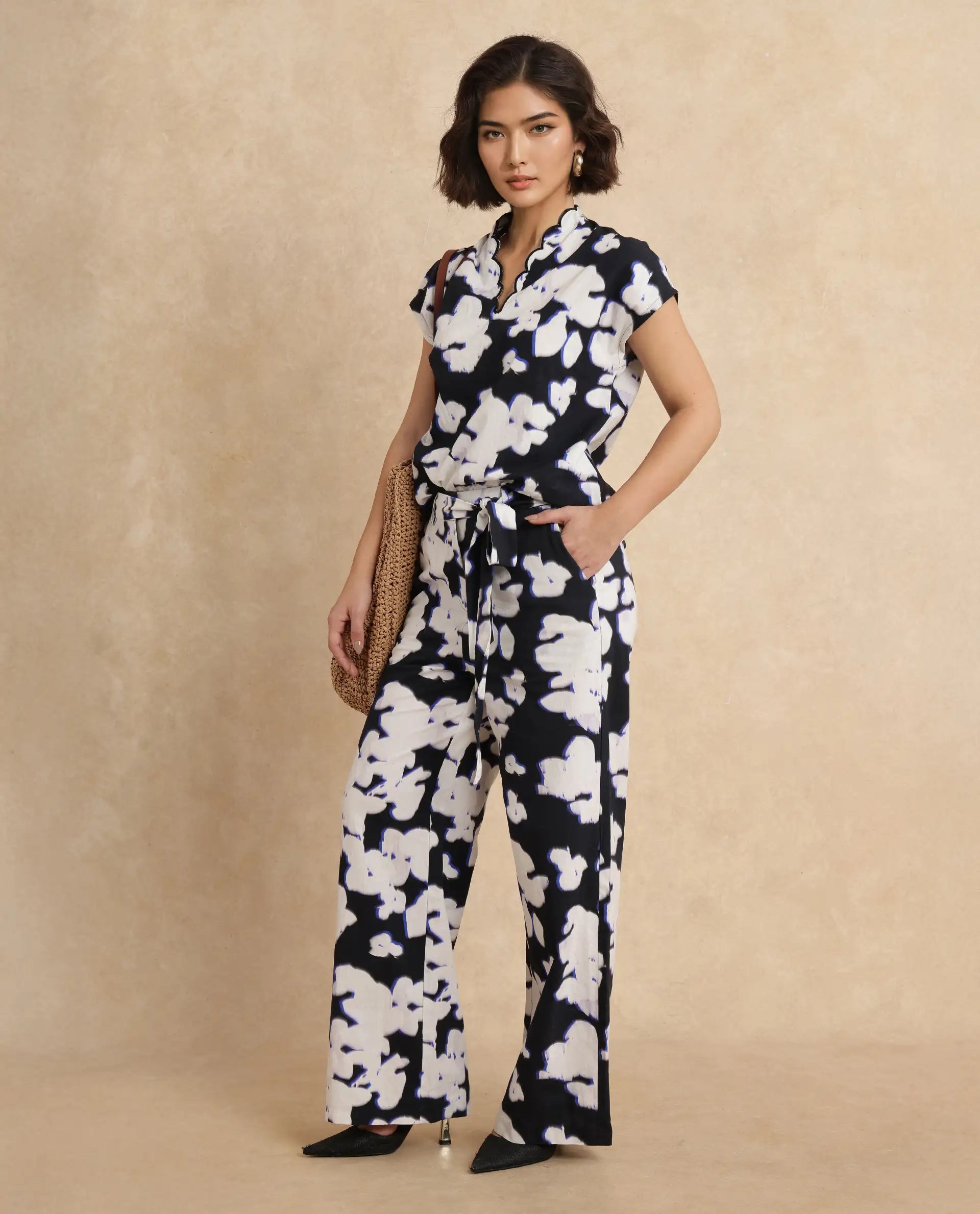 Rareism Women Janfara-B Black Cotton Fabric Wide Fit Ankle Length Abstract Print Trouser