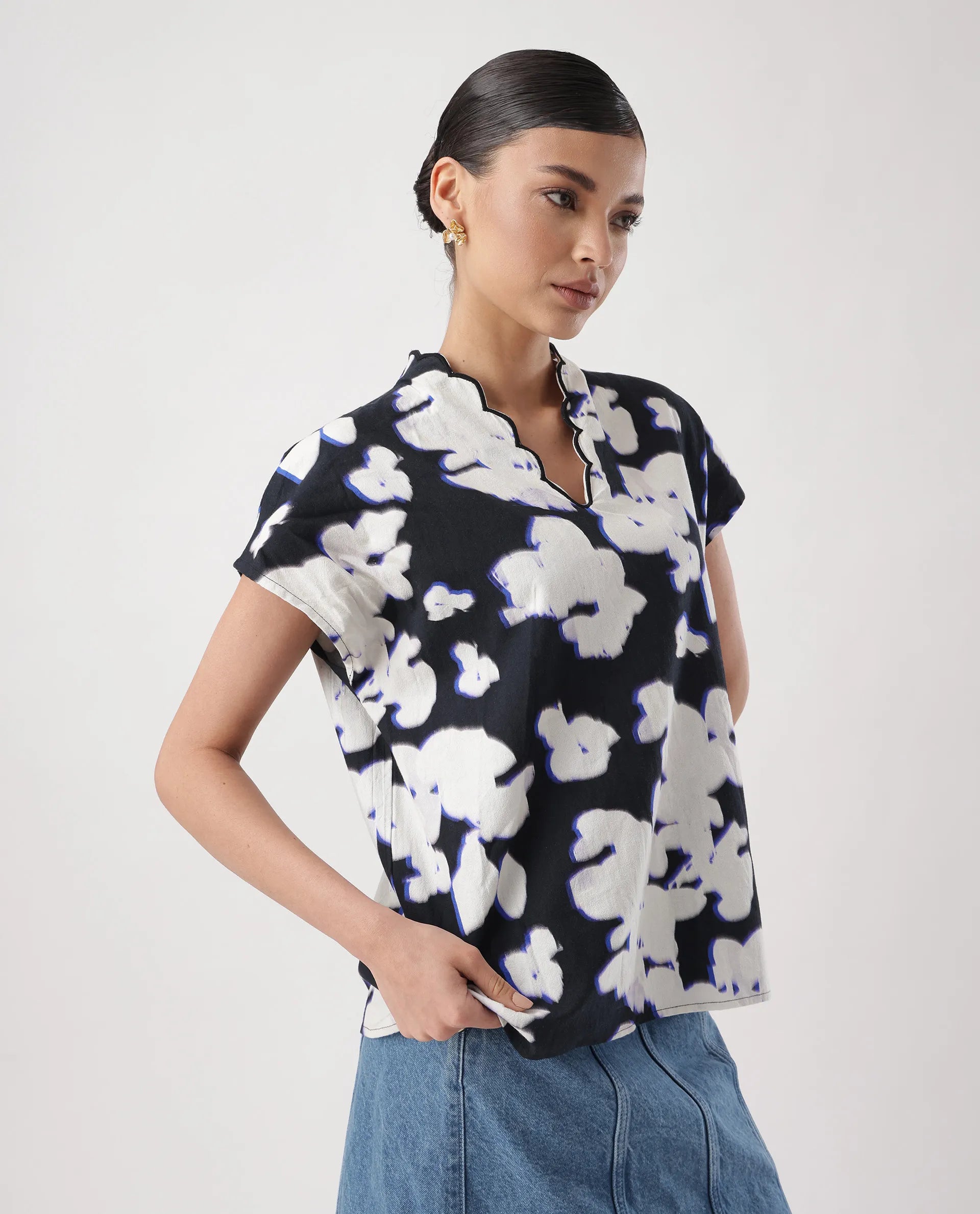 Rareism Women's Janfara T Black Cotton V-Neck Abstract Print Extended Sleeves Regular Fit Top