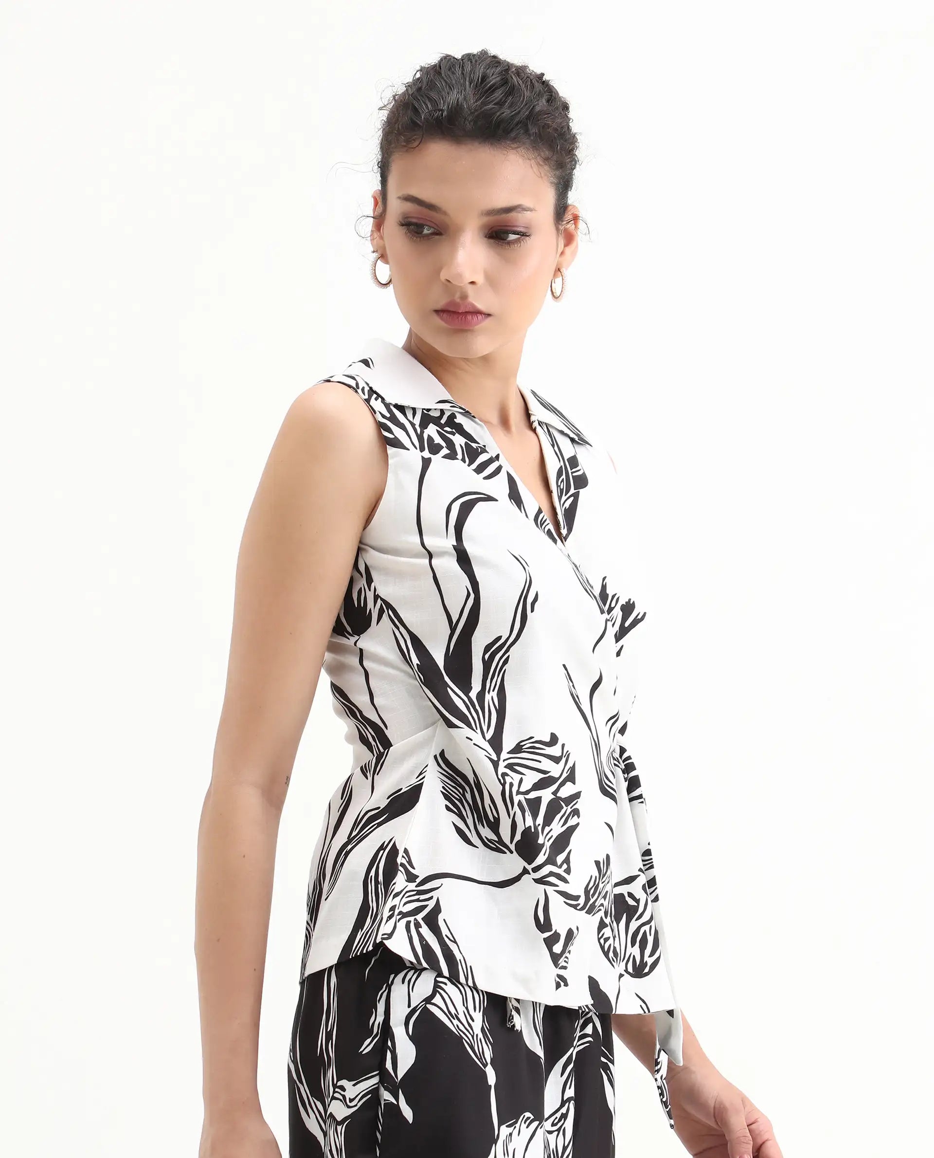 Rareism Women's Janfu T White Polyester Johnny Collar Floral Print Sleeveless Regular Fit Top