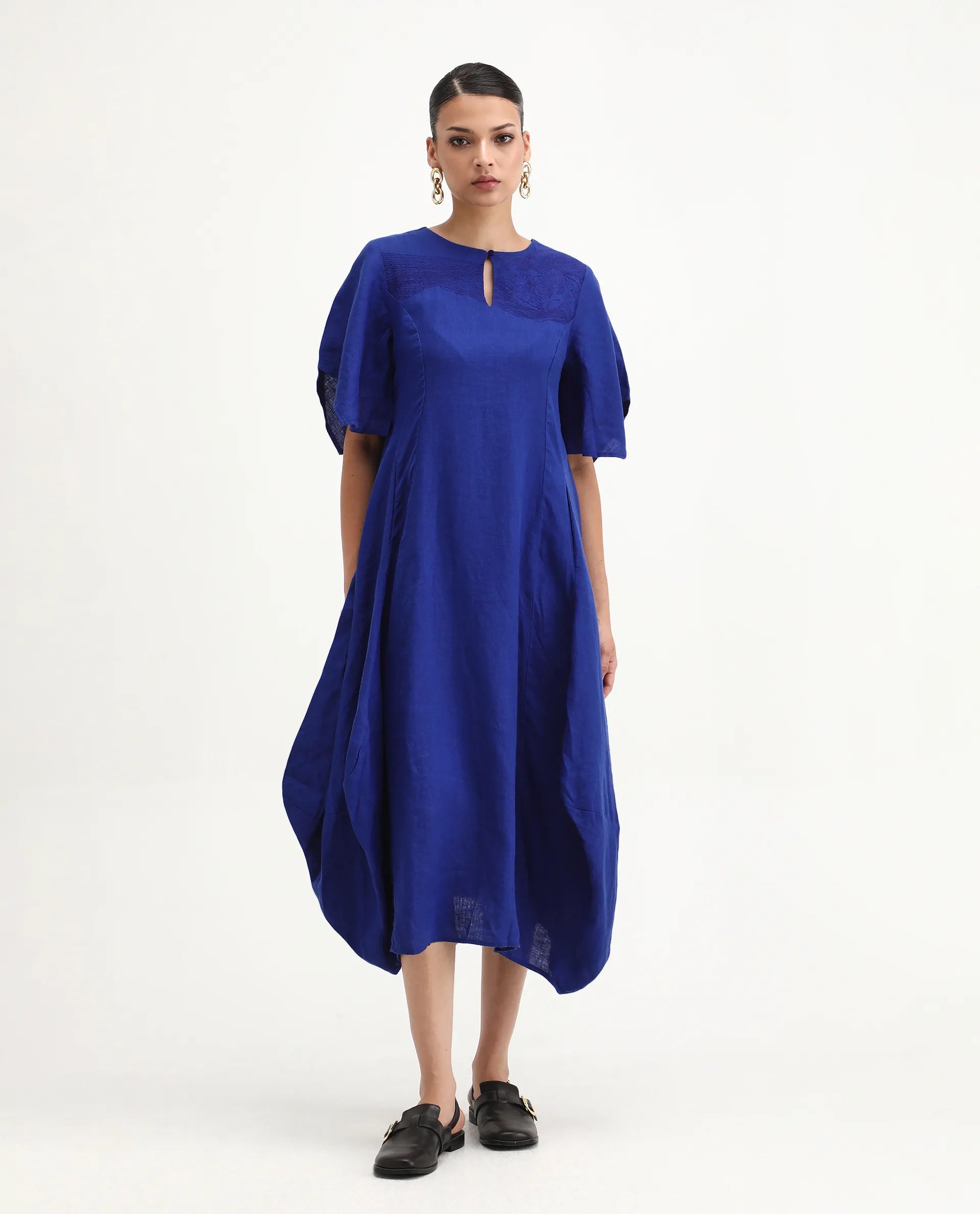 Rareism Women's Janlin Blue Linen Round Neck Plain Midi Relaxed Fit Dress