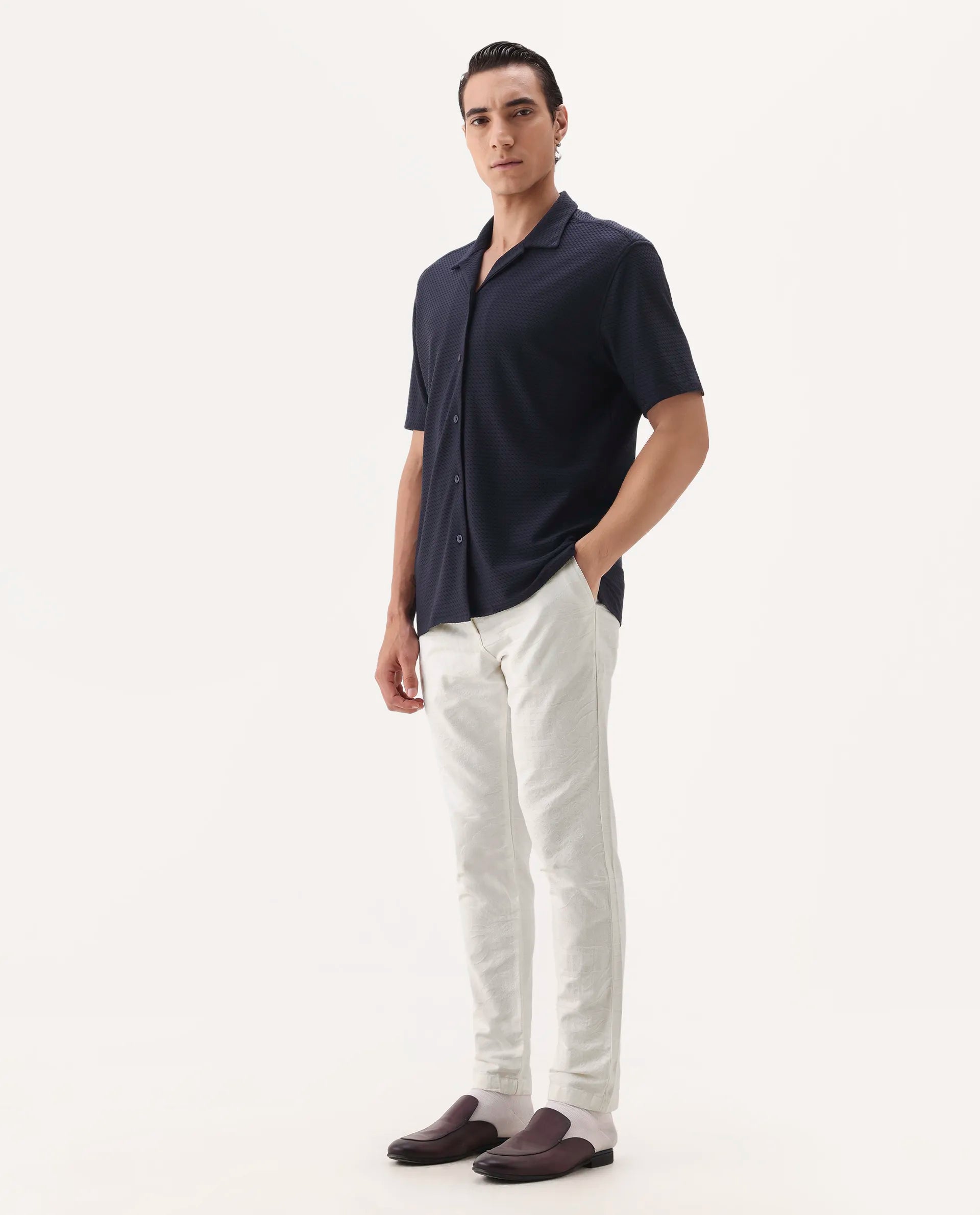 Rare Rabbit Men Jeck-Aw25 White Cotton Fabric Button And Zip Closure Closure Jacquard Trouser