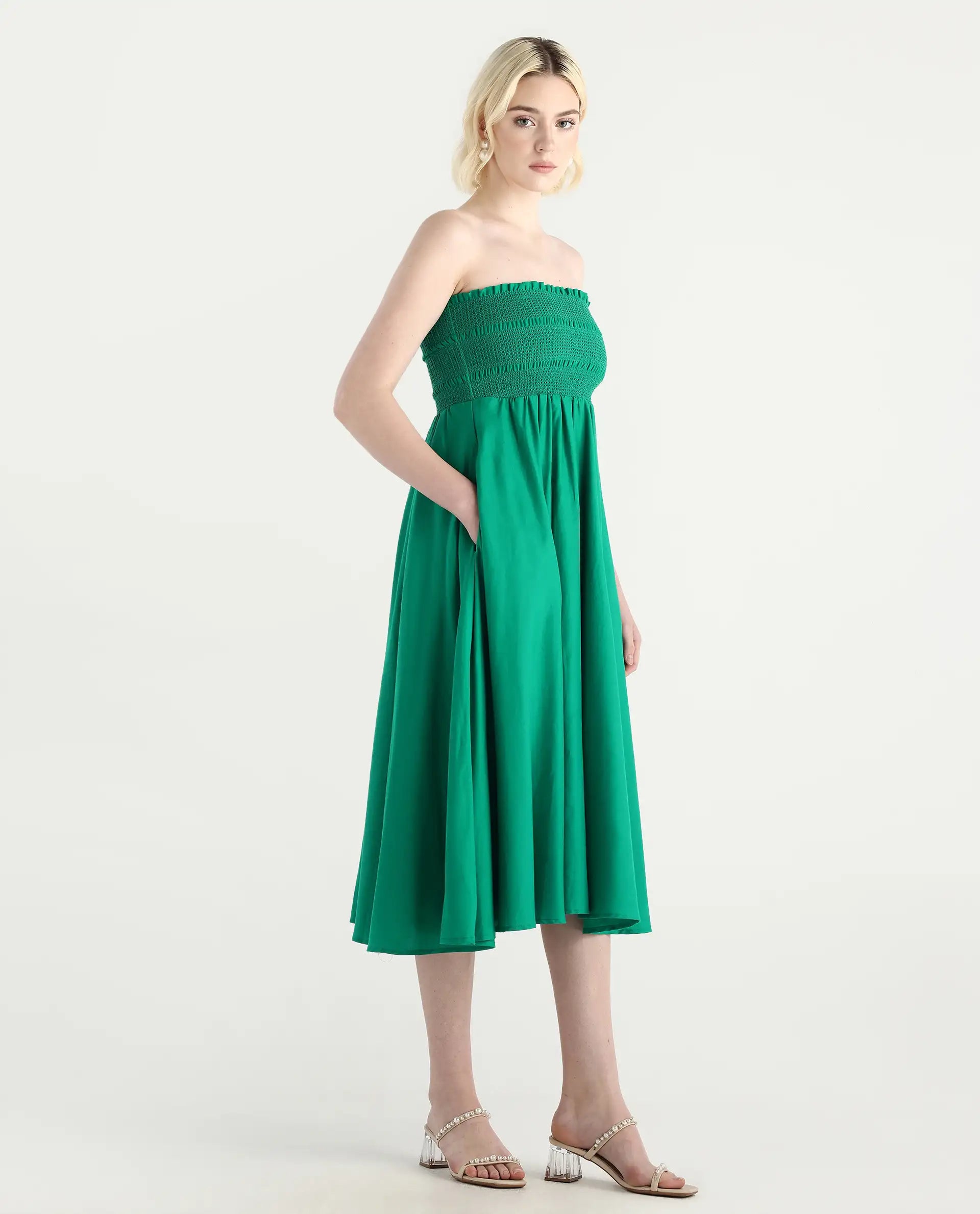 Rareism Women's Jenhop Green Viscose Sleeveless Tube Neck Fit And Flare Fit Plain Midi Dress