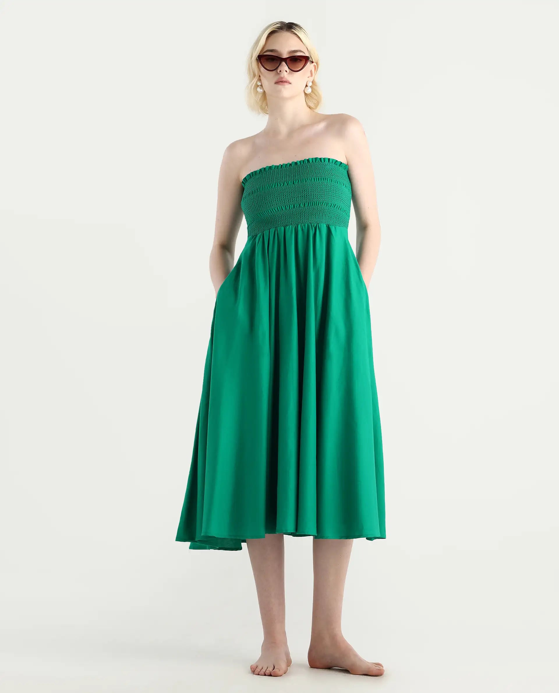 Rareism Women's Jenhop Green Viscose Sleeveless Tube Neck Fit And Flare Fit Plain Midi Dress