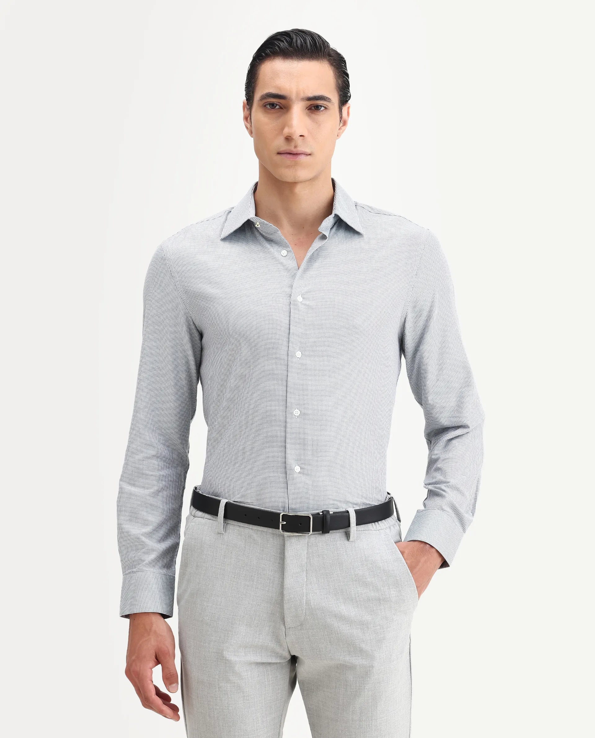 Rare Rabbit Men's Jnby Green Cotton Plain Regular Fit Full Sleeve Collared Shirt