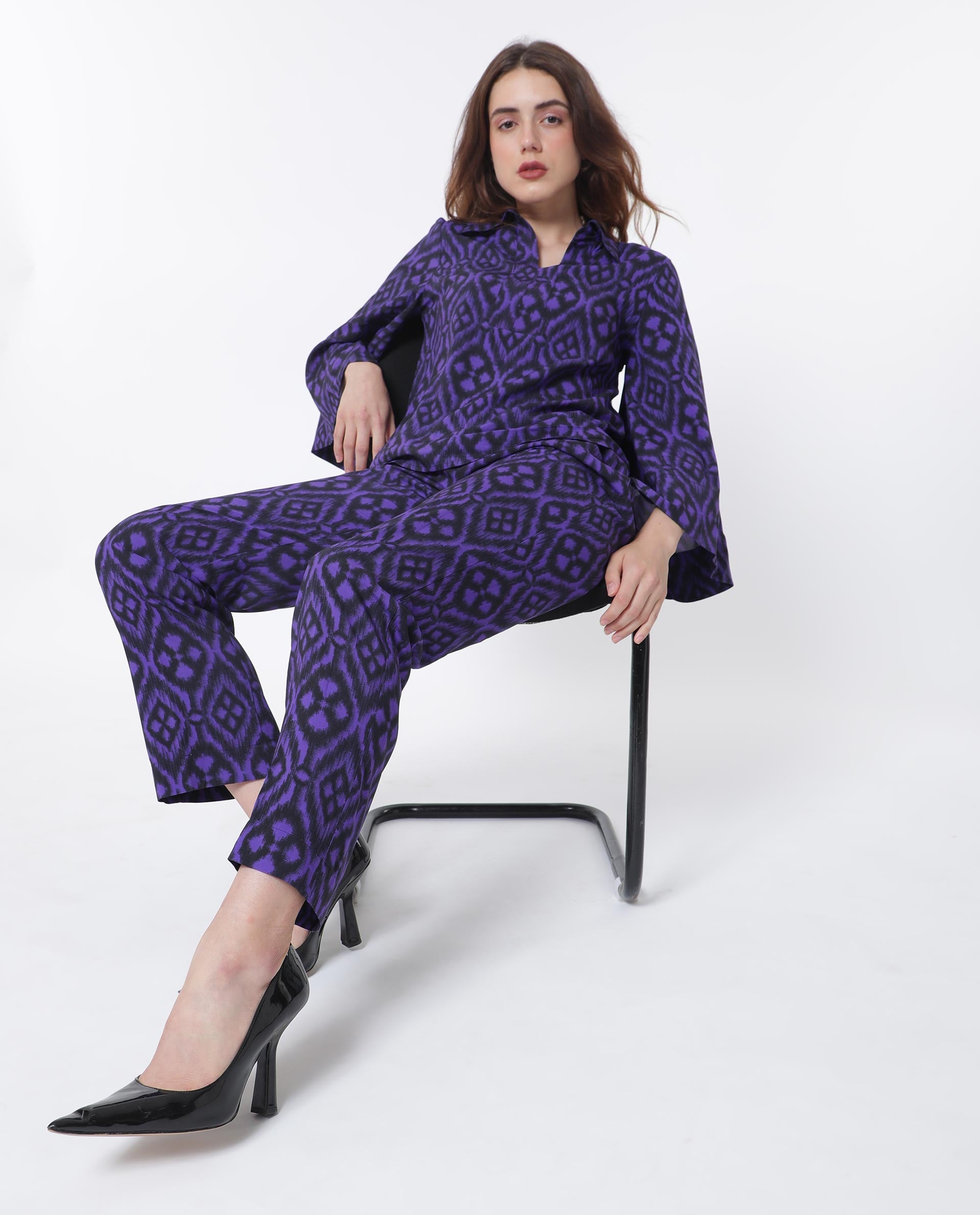 Rareism Women Kennedy Black Cotton Fabric Drawstring Closure Straight Fit Geometric Print Ankle Length Trousers