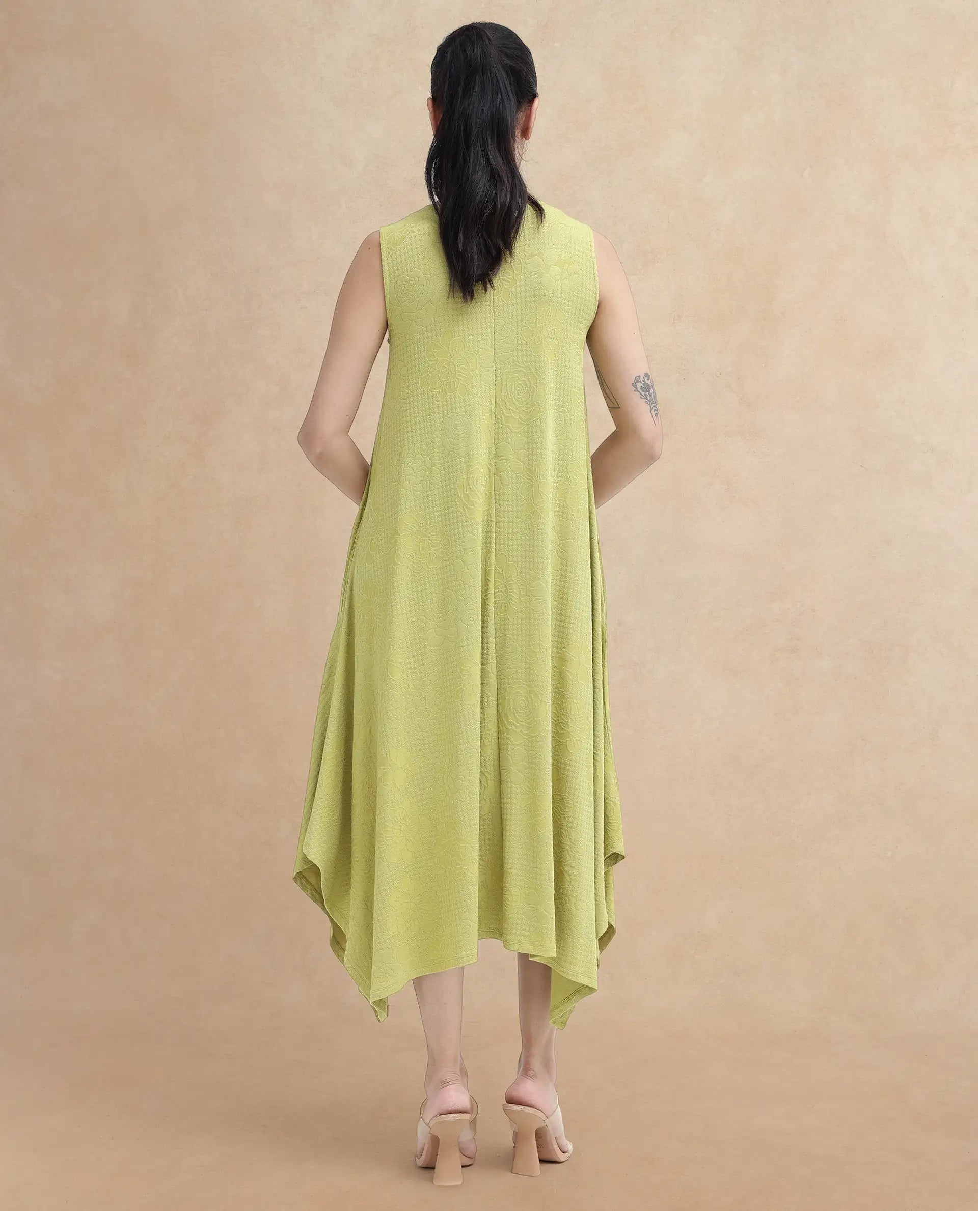 Rareism Women Kisame Light Green Sleeveless Crew Neck Relaxed Fit Plain Midi Dress