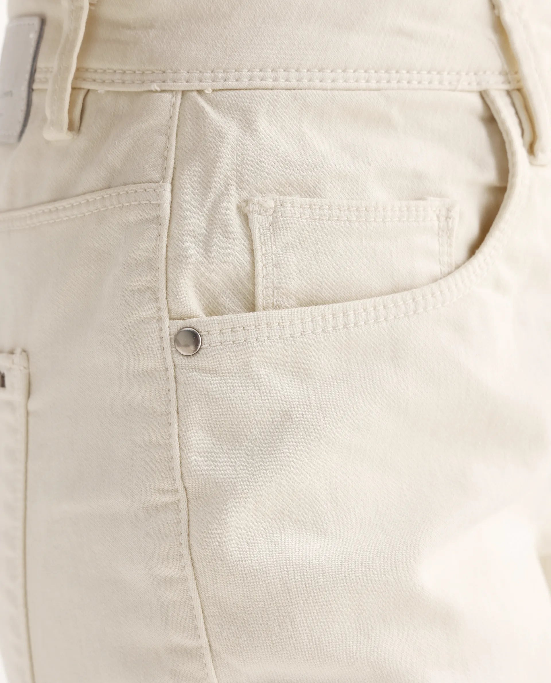 Rareism Women's Kocho Offwhite Cotton Blend Plain Ankle Length Slim Fit Jeans