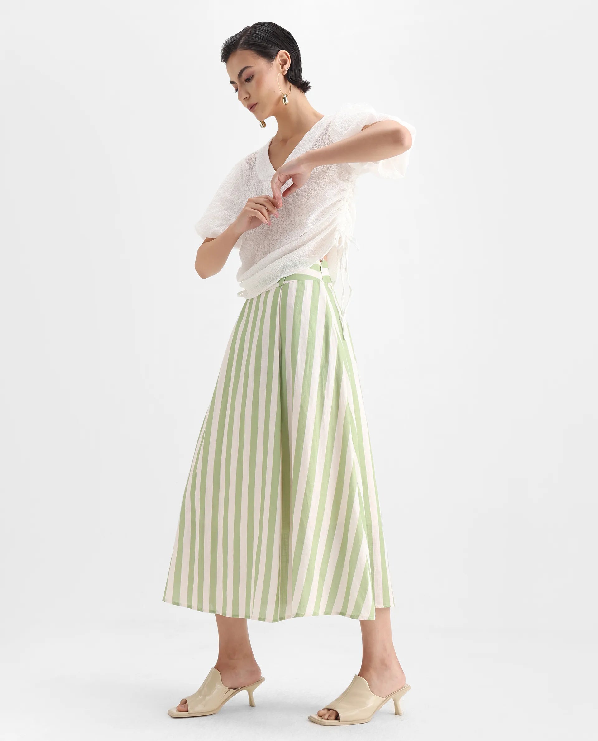 Rareism Women's Krien White Polyester V-Neck Plain Balloon Sleeve Regular Fit Top