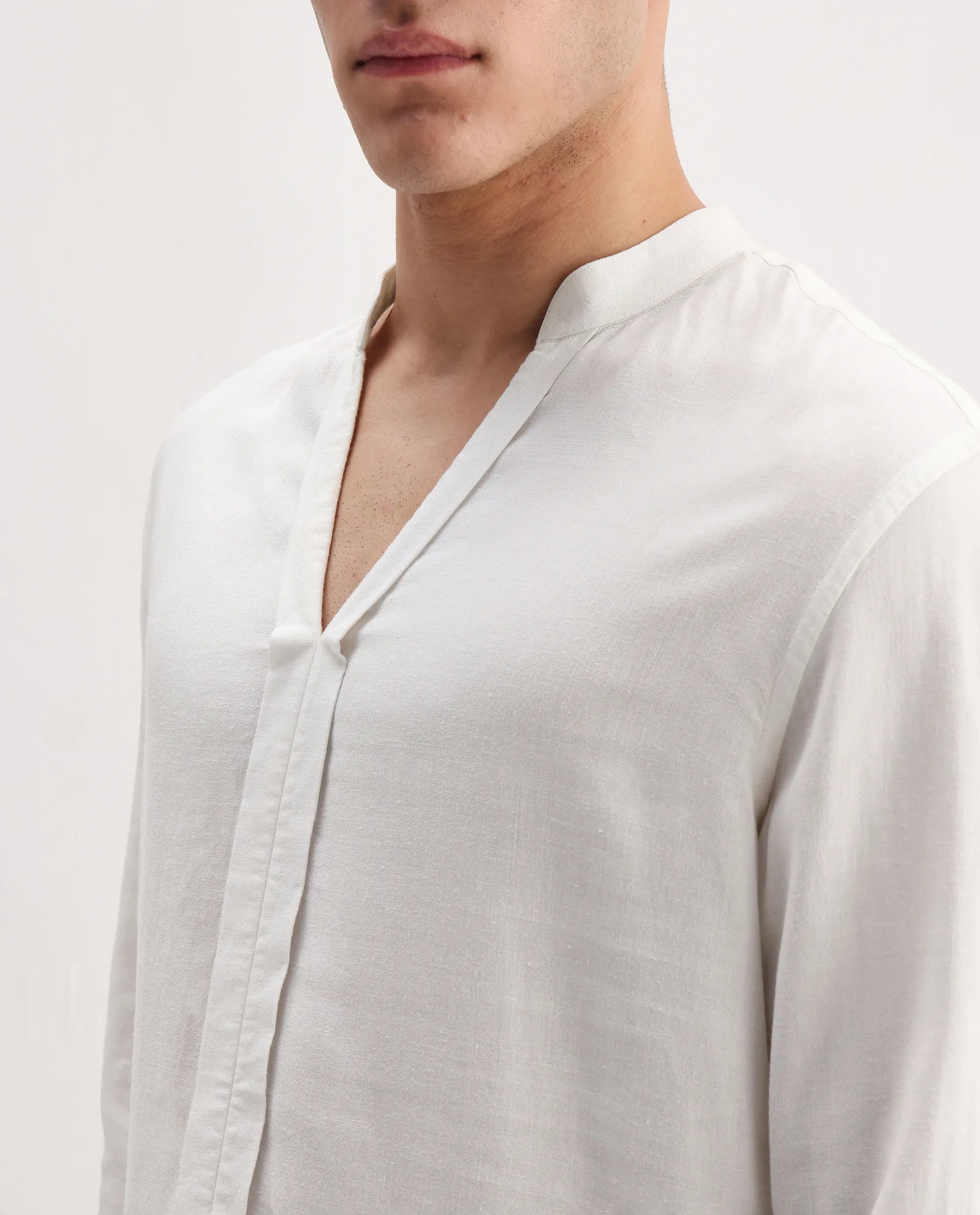 Rare Rabbit Men's Kurto 25 White Linen Blend Plain Regular Fit Full Sleeve Mandarin Collar Shirt
