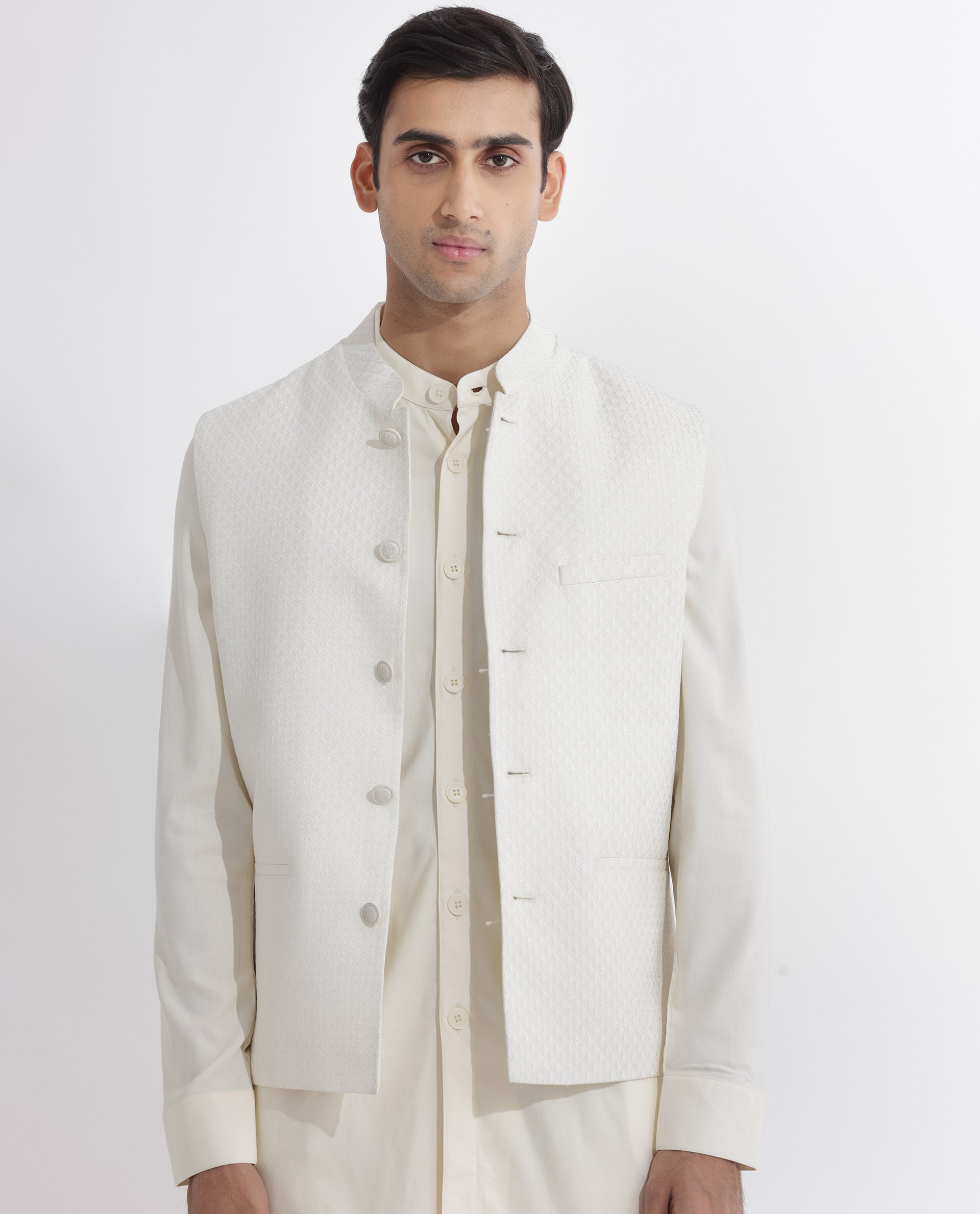 RARE RABBIT MENS LASMOS-B OFF WHITE BANDI SLEEVELESS MANDARIN COLLAR