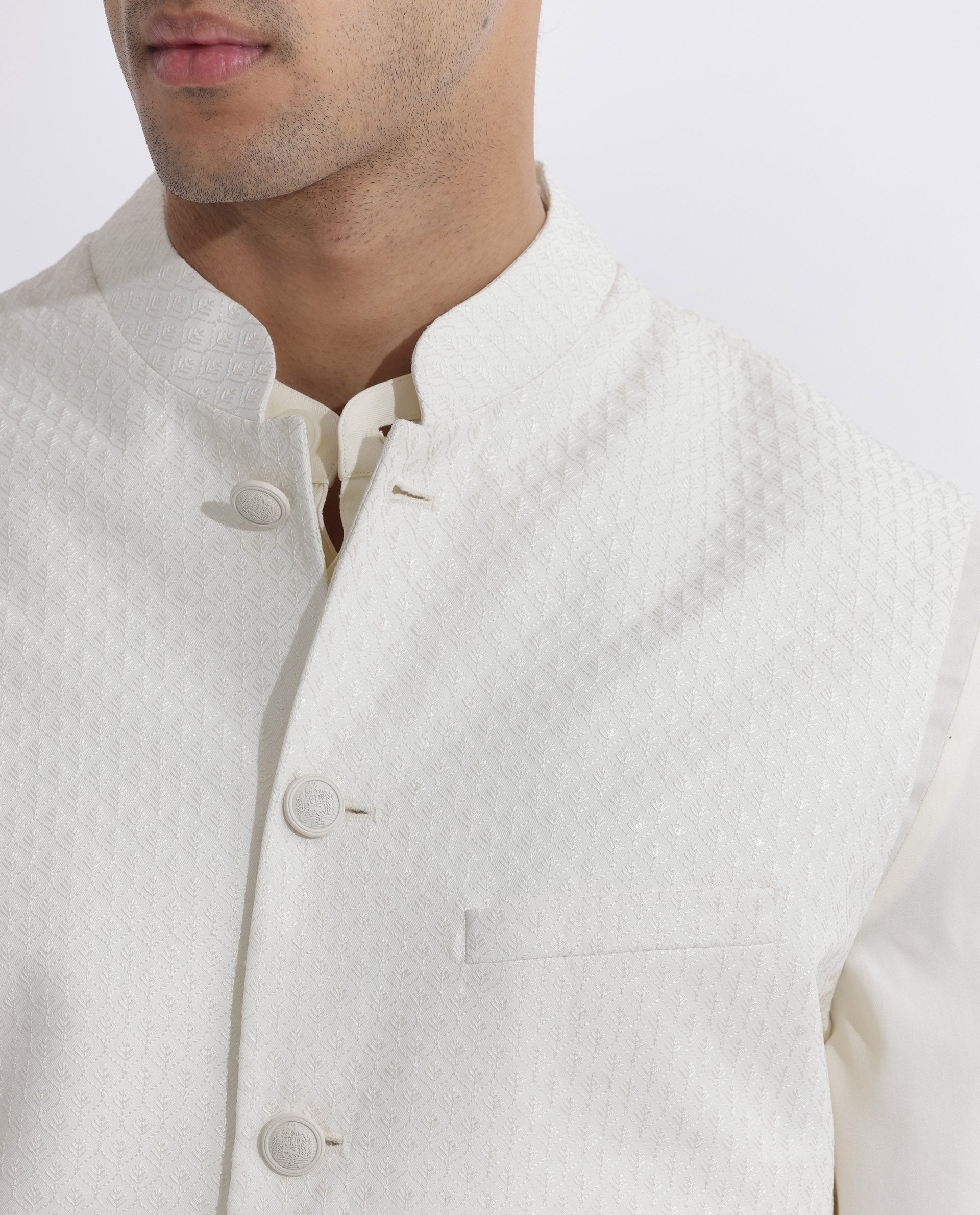 RARE RABBIT MENS LASMOS-B OFF WHITE BANDI SLEEVELESS MANDARIN COLLAR
