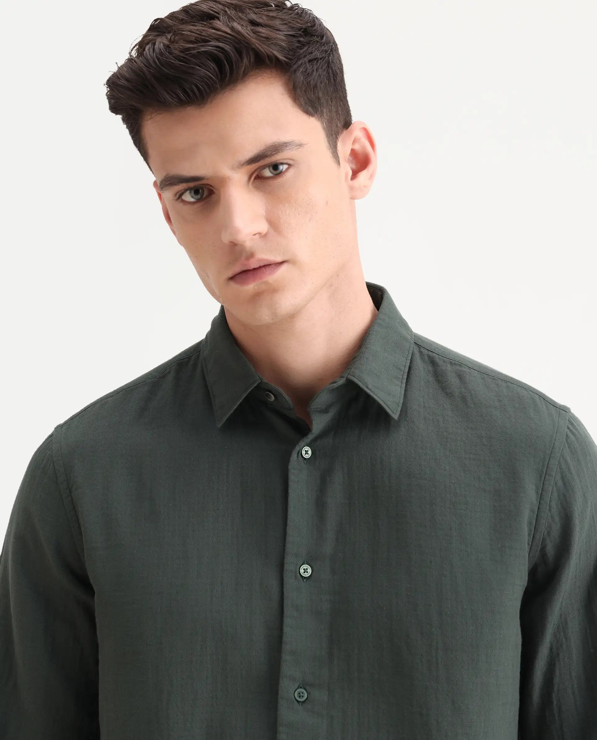 Rare Rabbit Men's Layerr-26 Green Cotton Plain Regular Fit Full Sleeve Spread Collar Shirt