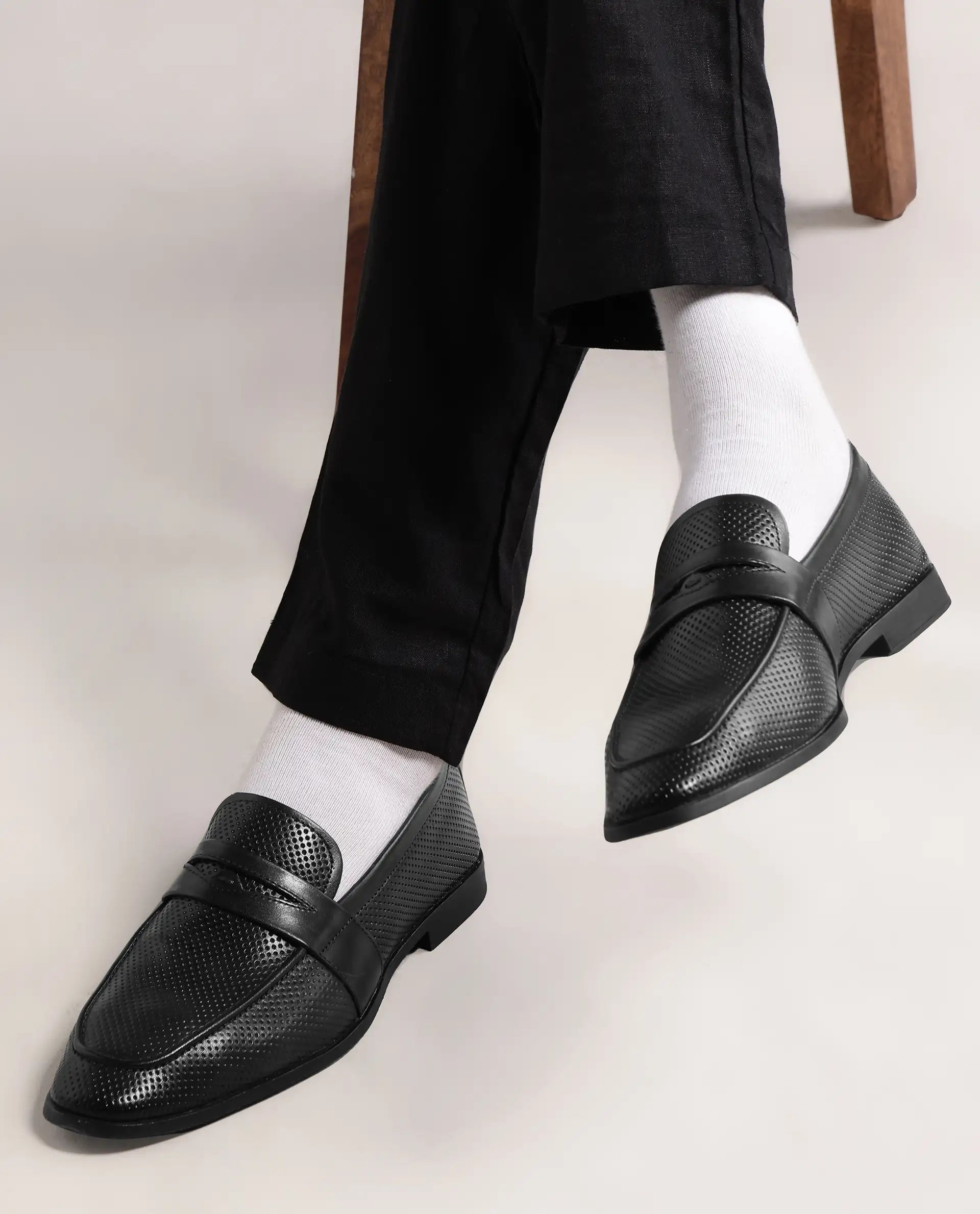 Rare Rabbit Men's Lucent Black Leather Mocassin