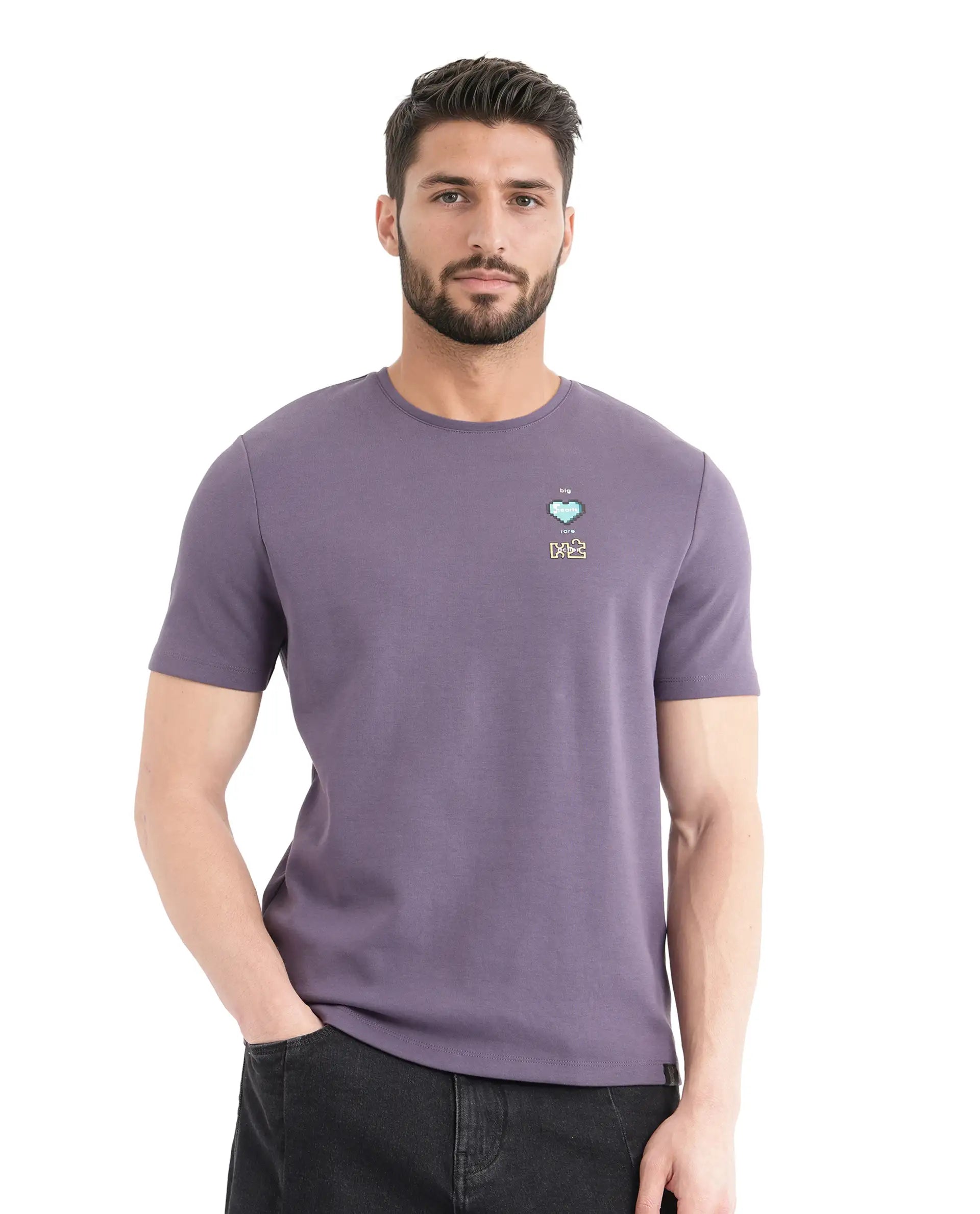 Rare Rabbit Men Luxa Pastel Purple Cotton Blend Fabric Short Sleeve Crew Neck HD Print Pocket Placement T-Shirt