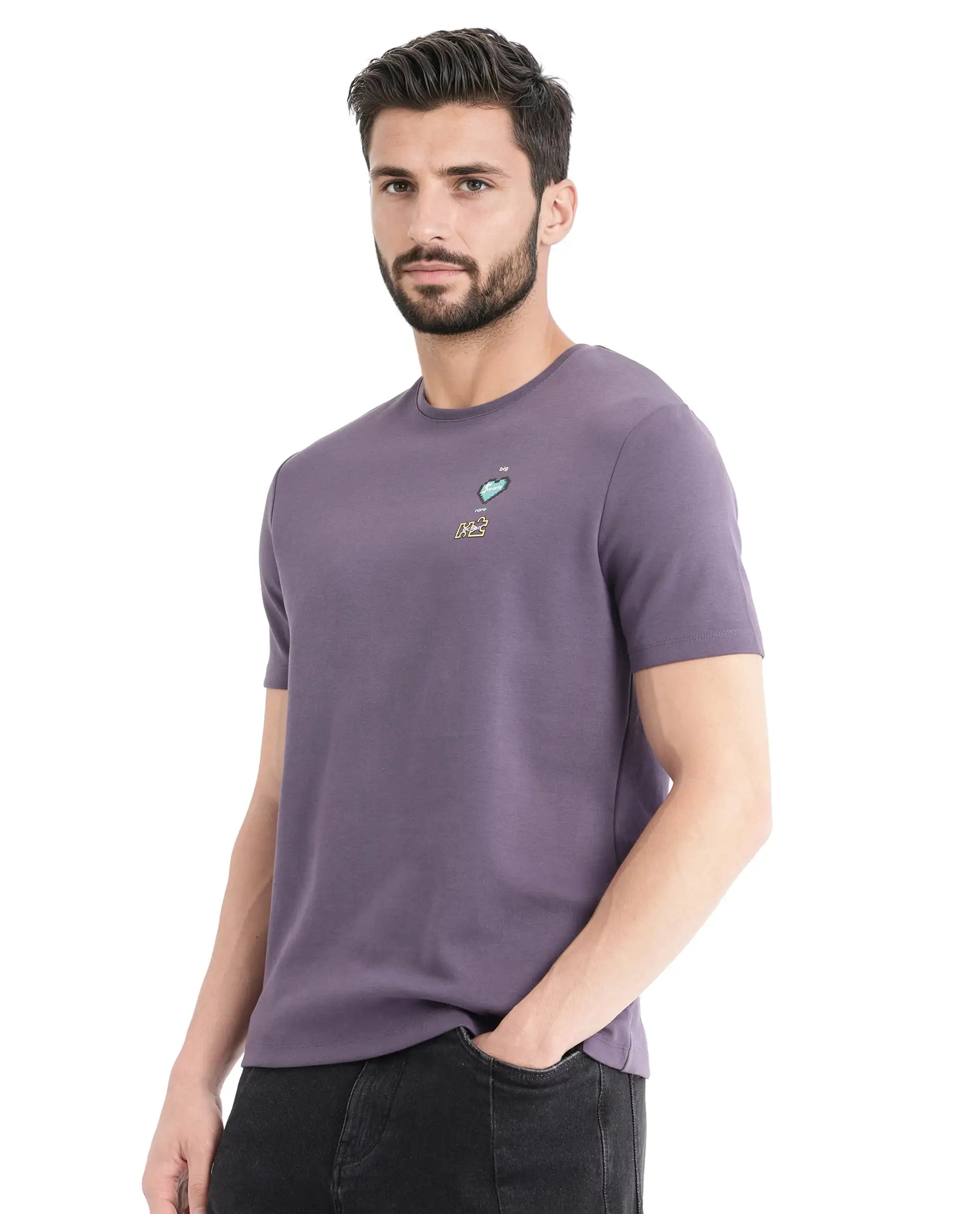 Rare Rabbit Men Luxa Pastel Purple Cotton Blend Fabric Short Sleeve Crew Neck HD Print Pocket Placement T-Shirt