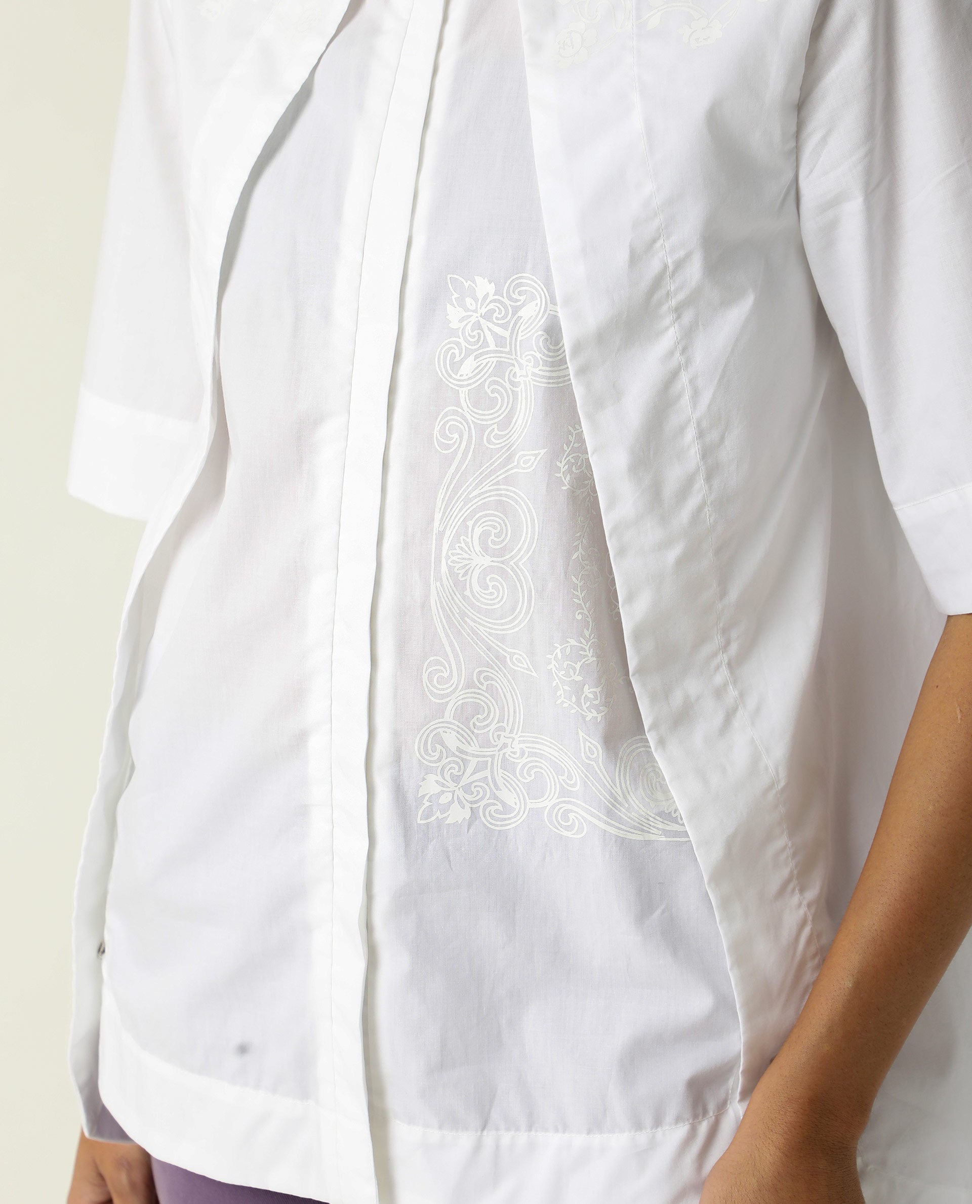 Rareism Women Flick White Cotton Fabric Regular Fit Shirt Collar Half Sleeves Solid Top