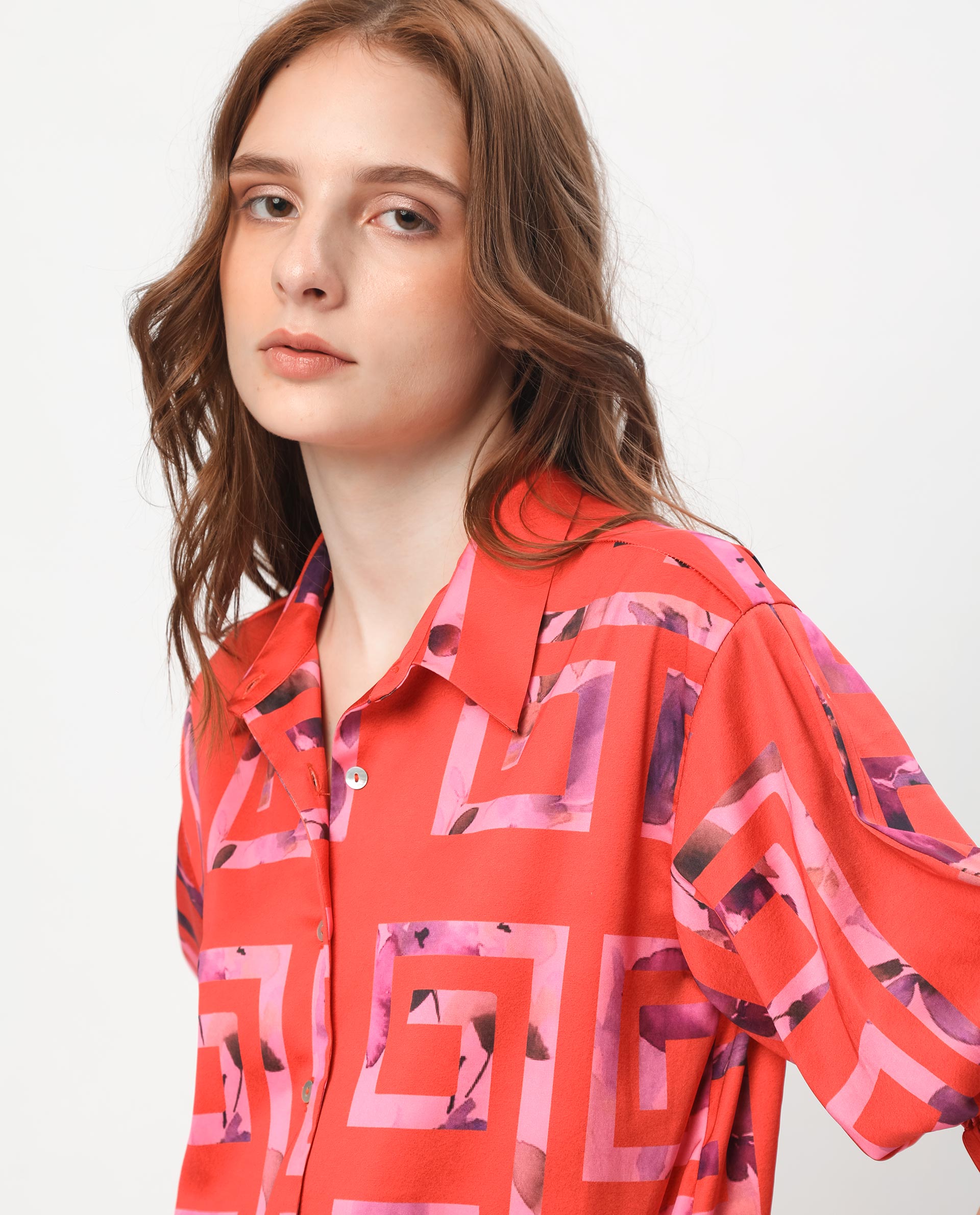 Rareism Women Mclean Pink Polyester Fabric Short Sleeves Button Closure Shirt Collar Regular Fit Geometric Print Shrug