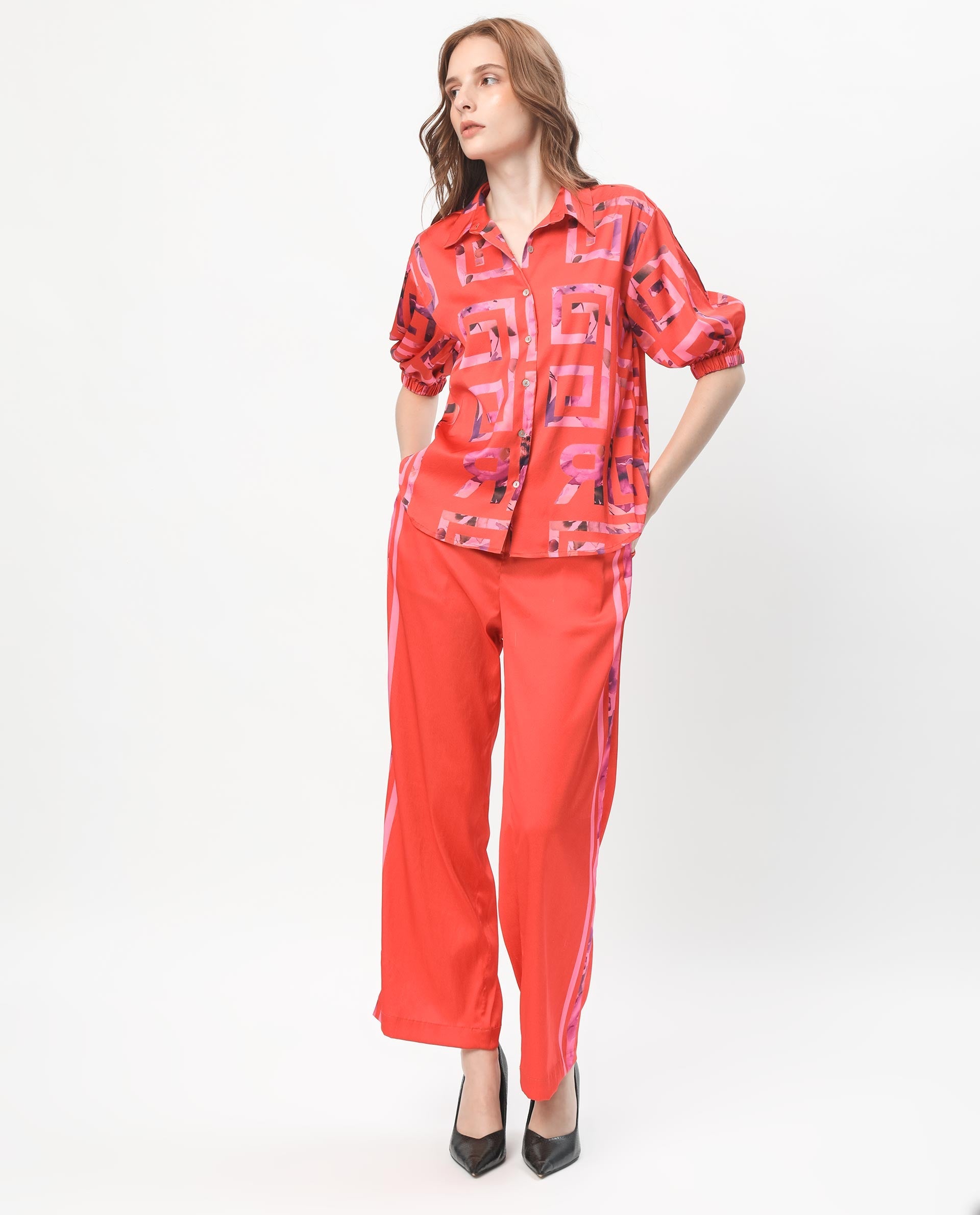 Rareism Women Mclean Pink Polyester Fabric Short Sleeves Button Closure Shirt Collar Regular Fit Geometric Print Shrug