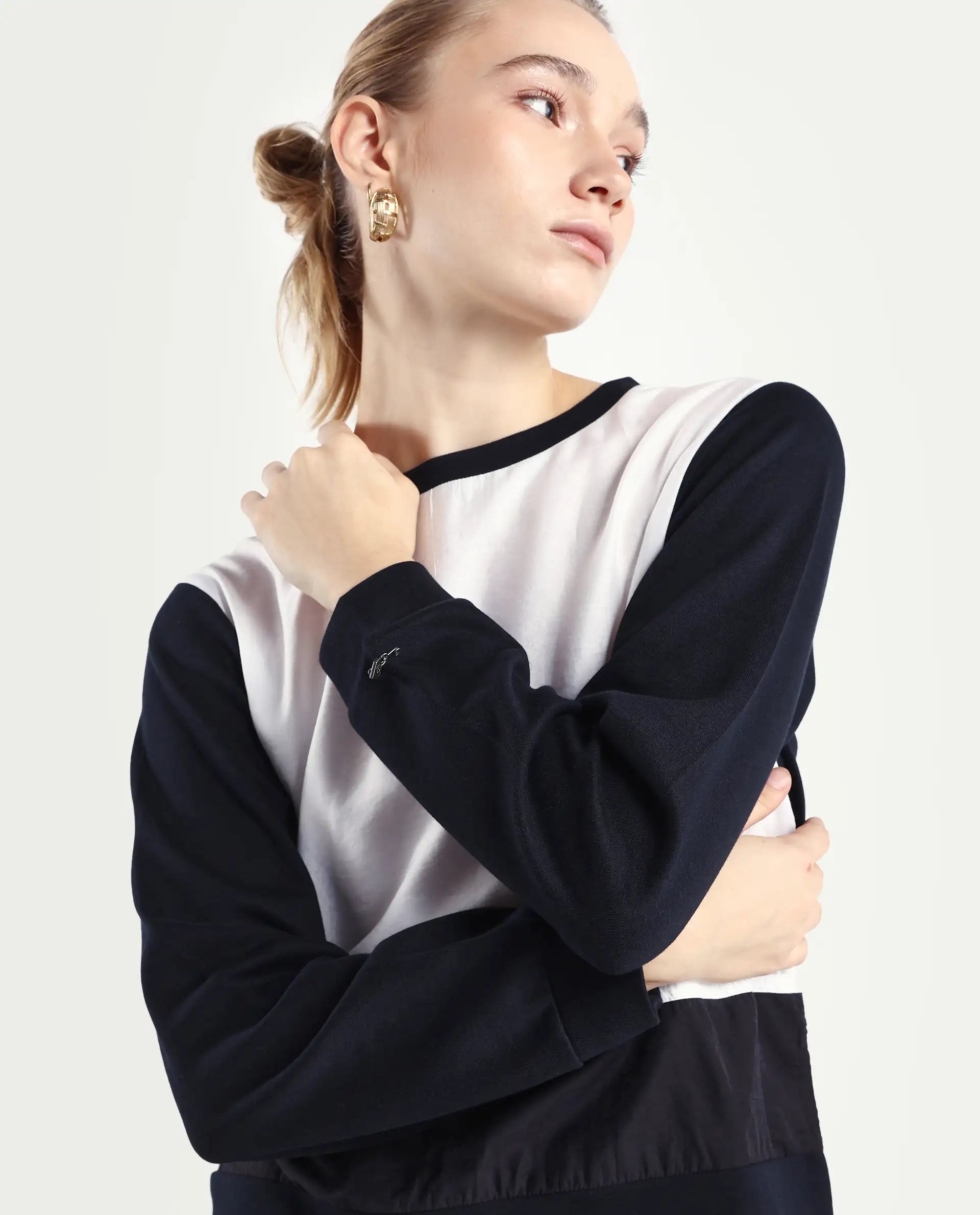 Rareism Women's Melone Black Cotton Blend Crew Neck Plain Relaxed Fit Sweatshirt