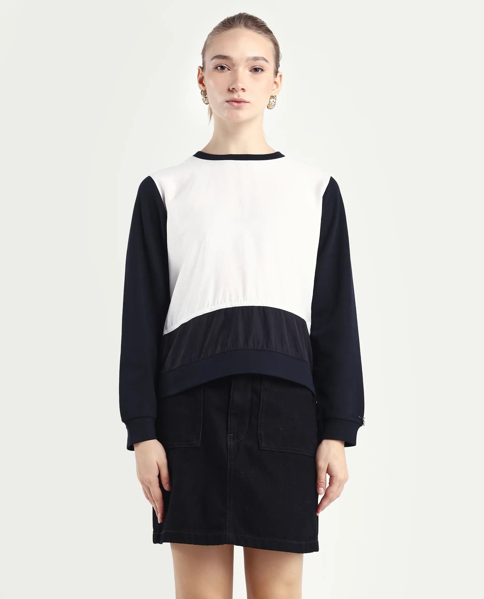 Rareism Women's Melone Black Cotton Blend Crew Neck Plain Relaxed Fit Sweatshirt